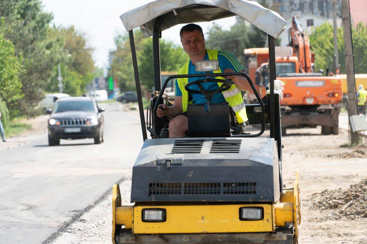В Ужгороді продовжують роботи з поточного ремонту міської інфраструктури