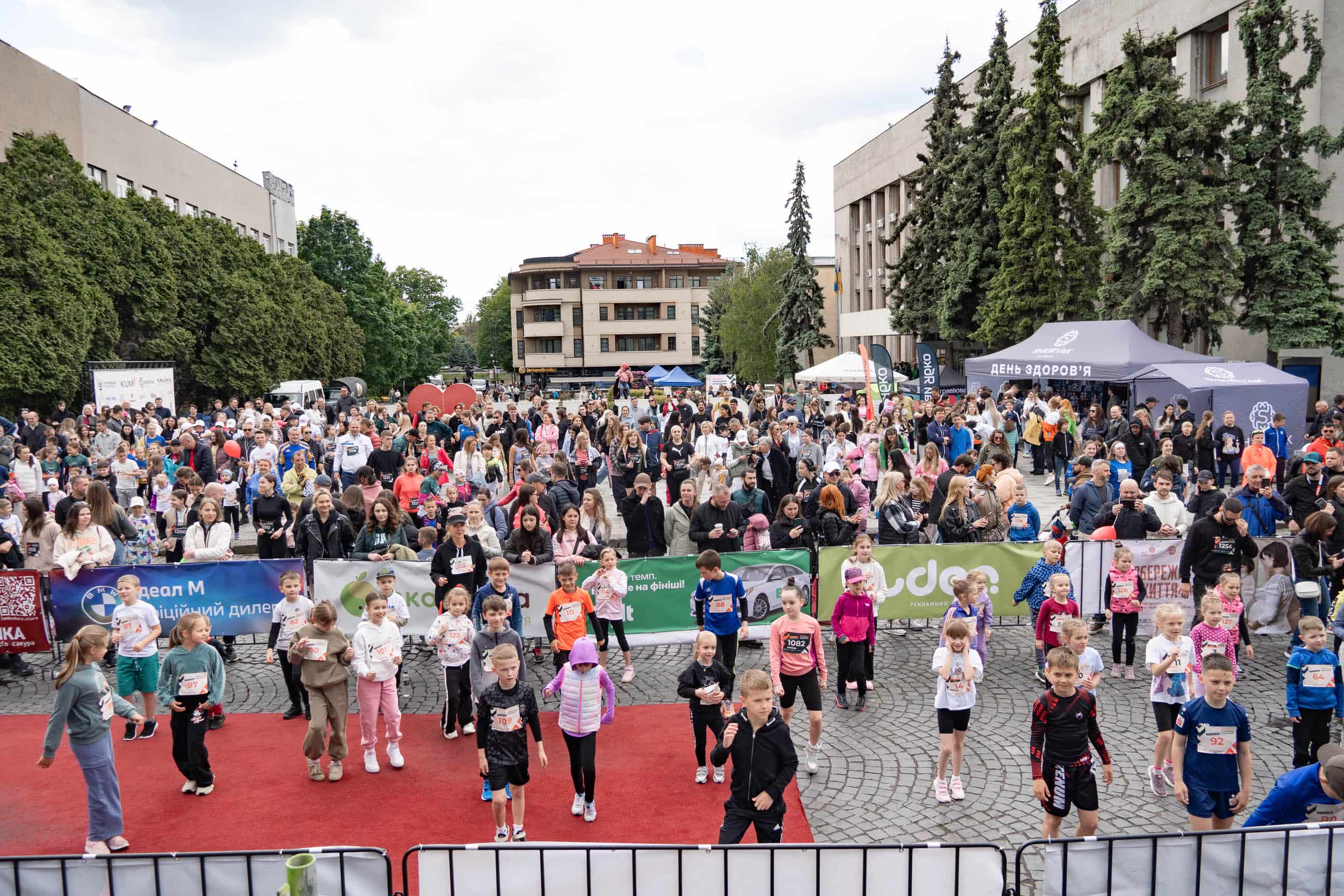 Понад 1000 людей долучилися сьогодні до Krayna Uzhhorod Marathon