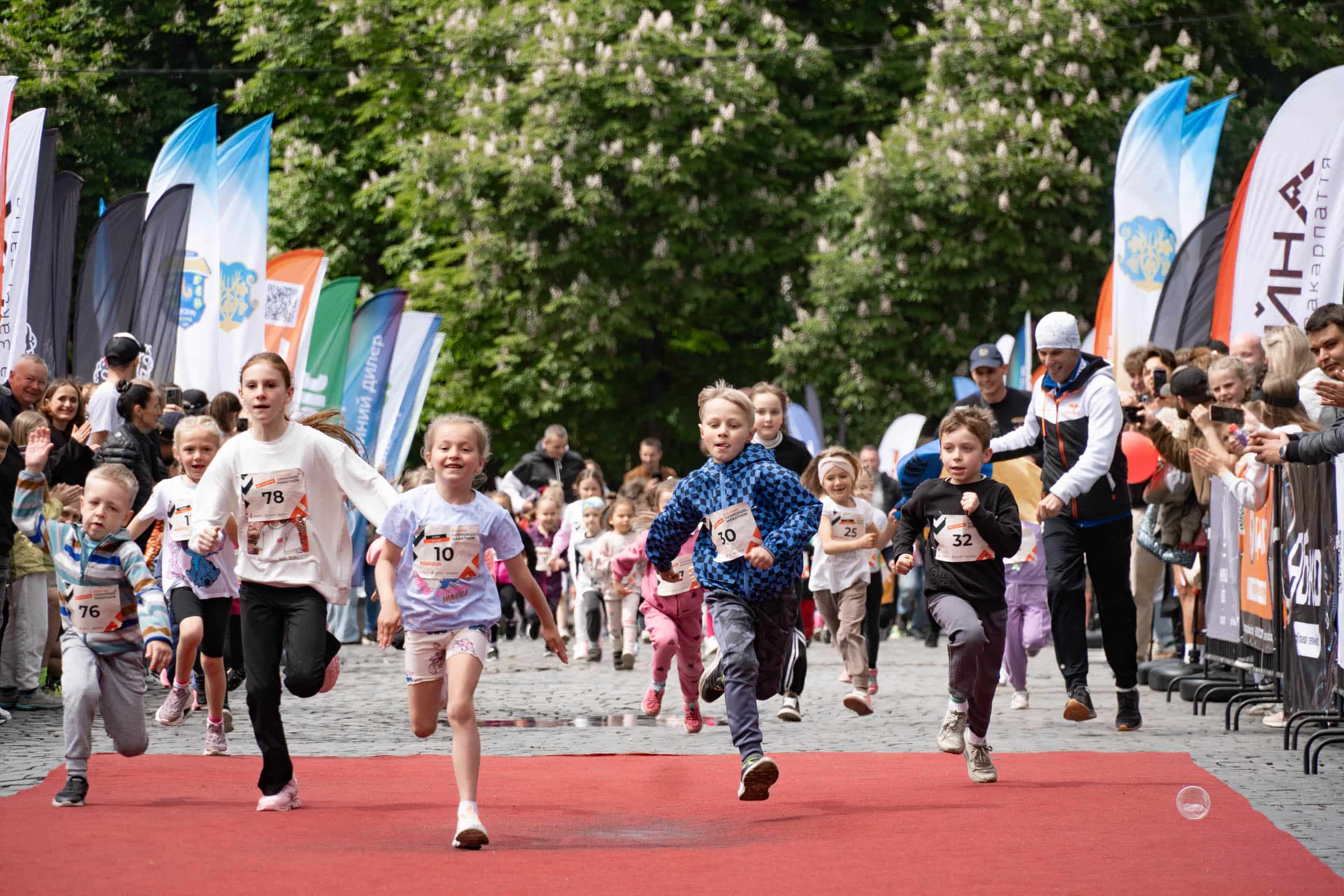 Понад 1000 людей долучилися сьогодні до Krayna Uzhhorod Marathon