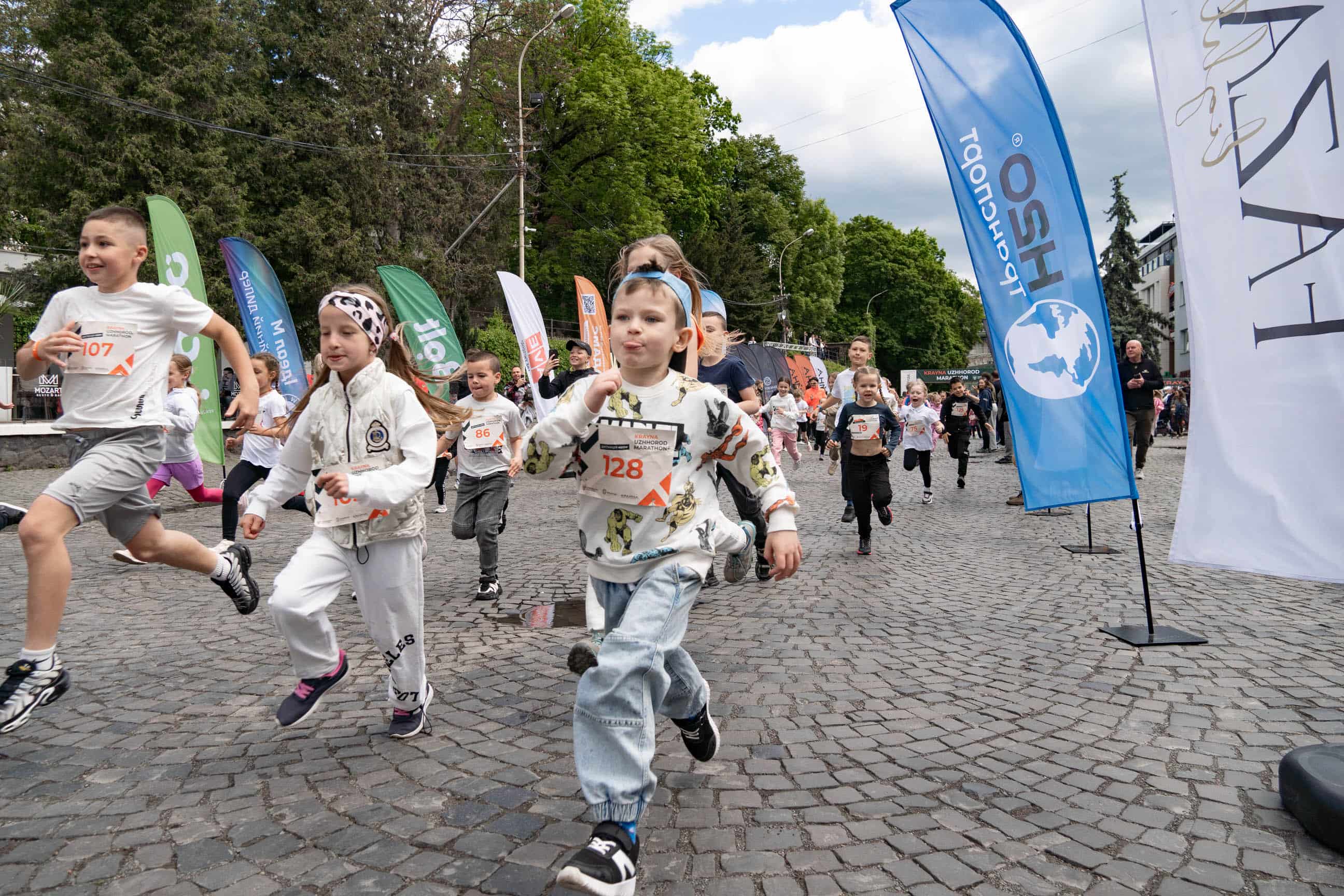 Понад 1000 людей долучилися сьогодні до Krayna Uzhhorod Marathon