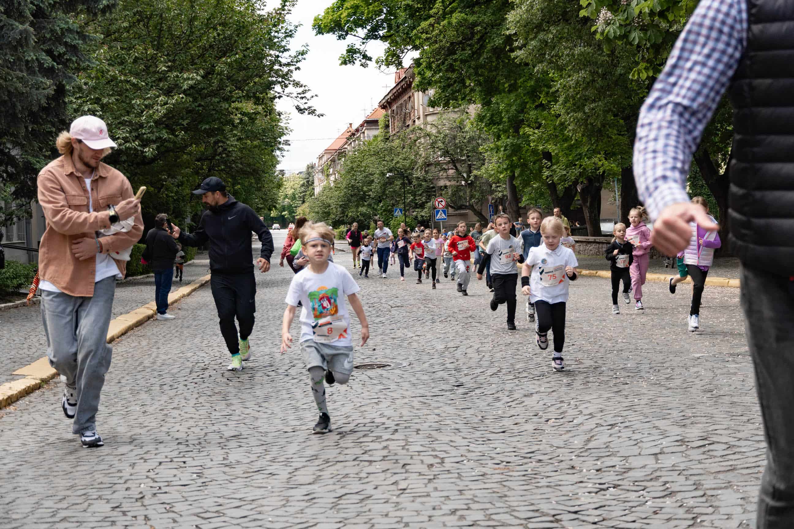 Понад 1000 людей долучилися сьогодні до Krayna Uzhhorod Marathon