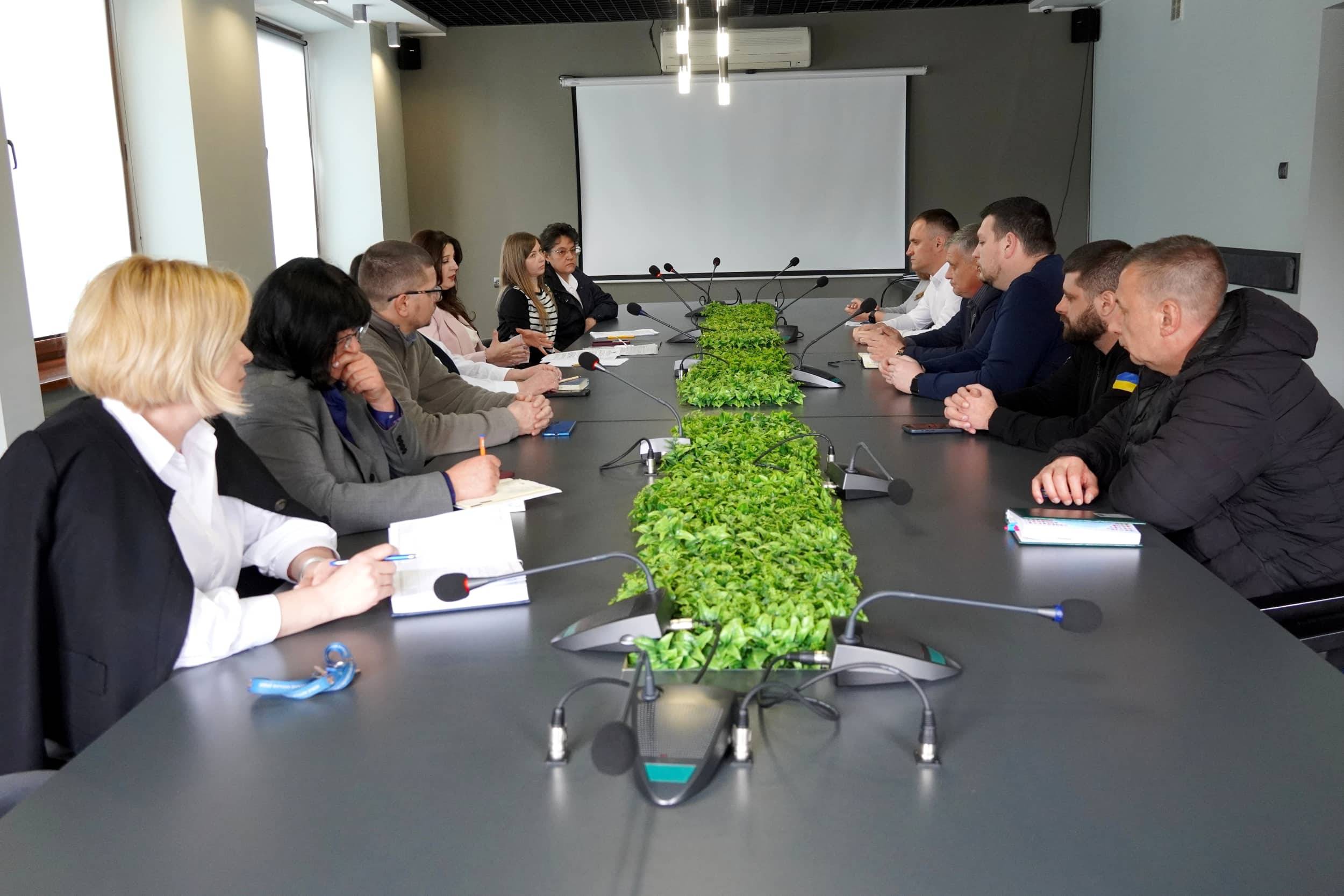 В Ужгородській міськраді обговорили шляхи покращення надання адміністративних послуг та взаємодію з нотаріальною спільнотою