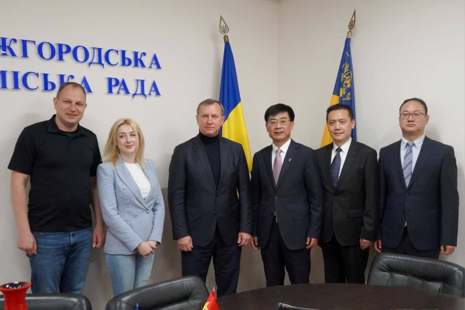 Сьогодні в Ужгороді відбулася офіційна зустріч міського голови Богдана Андріїва з делегацією Китайської Народної Республіки