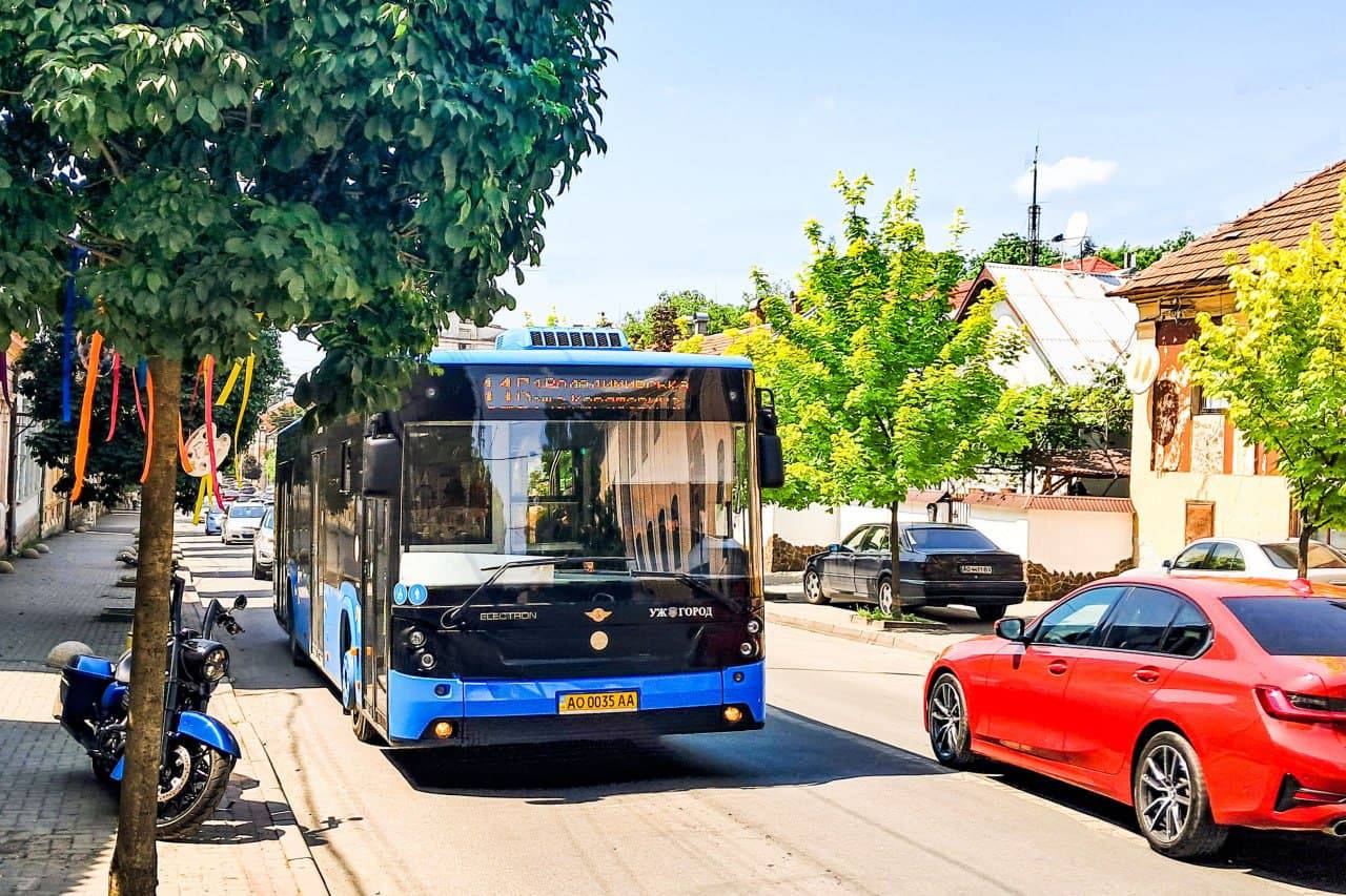 Актуальні графіки руху міських комунальних автобусів на маршрутах №9 та №11Б