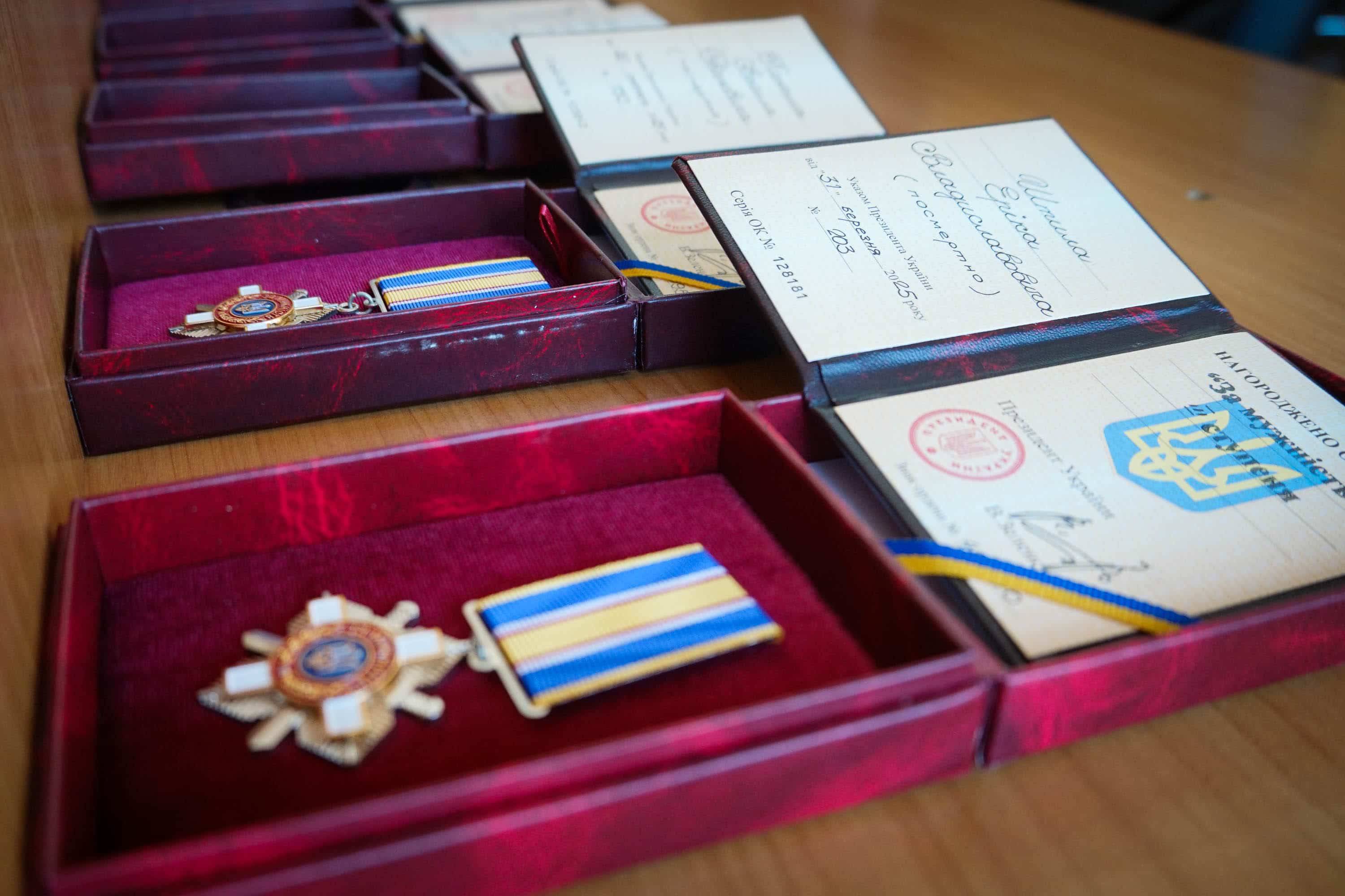 Ордени «За мужність» ІІІ ступеня (посмертно) рідним загиблих Захисників вручив міський голова Богдан Андріїв