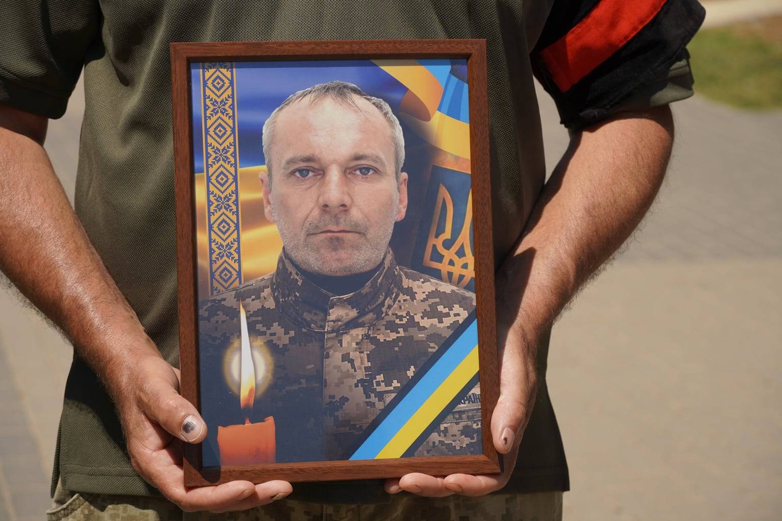 Ужгород попрощався із полеглим Героєм, 40-річним солдатом Сергієм Желізкою