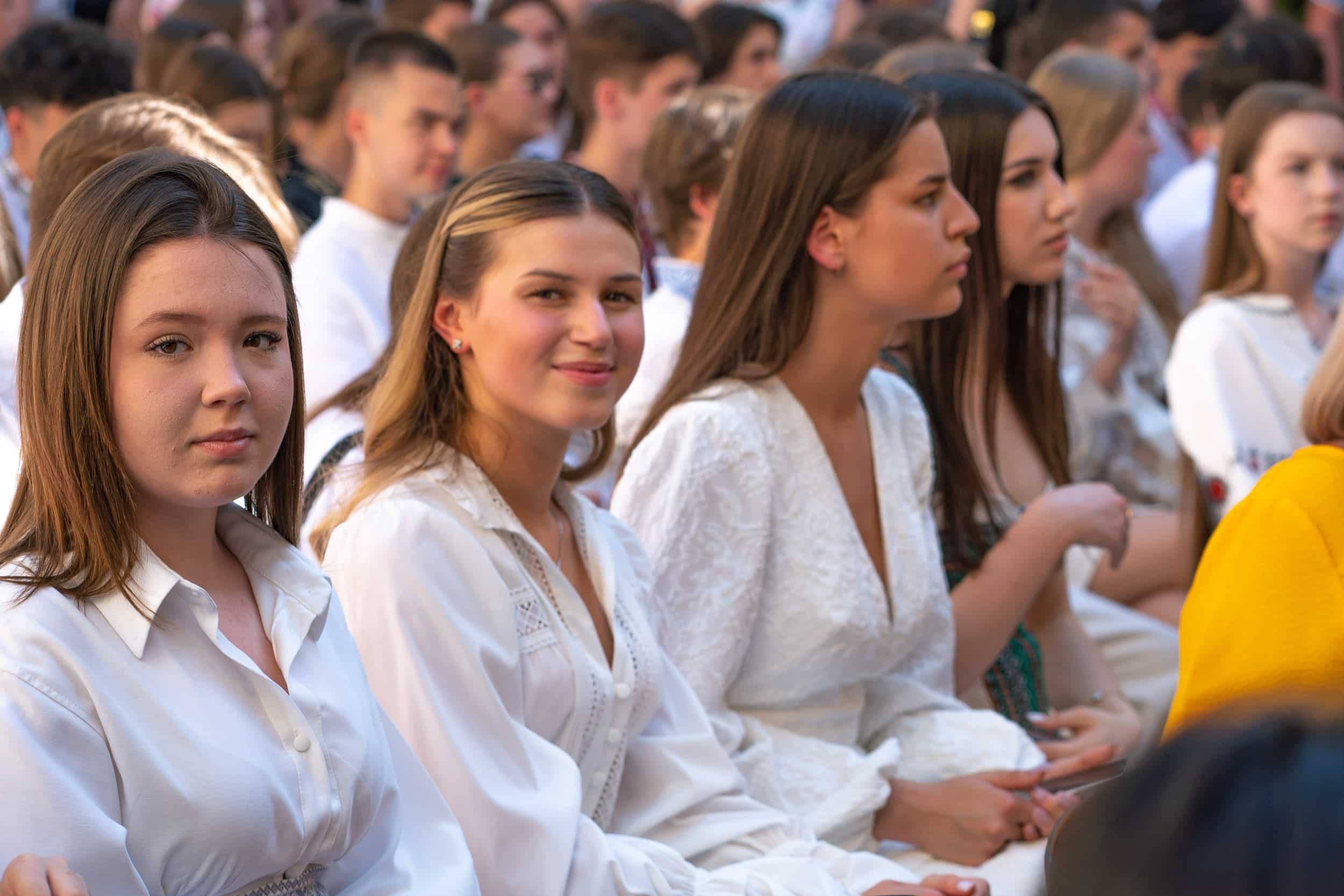 178 ужгородських одинадцятикласників отримали цьогоріч свідоцтва з відзнакою