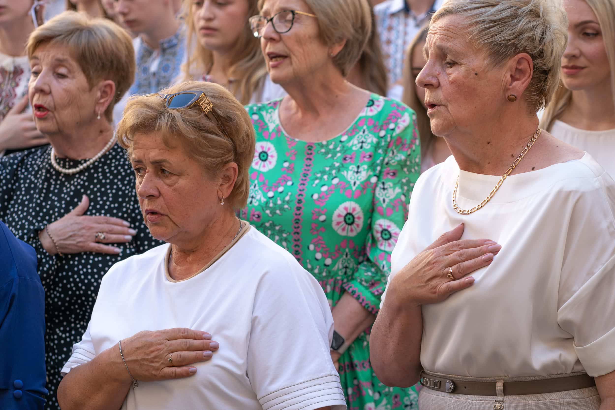 178 ужгородських одинадцятикласників отримали цьогоріч свідоцтва з відзнакою