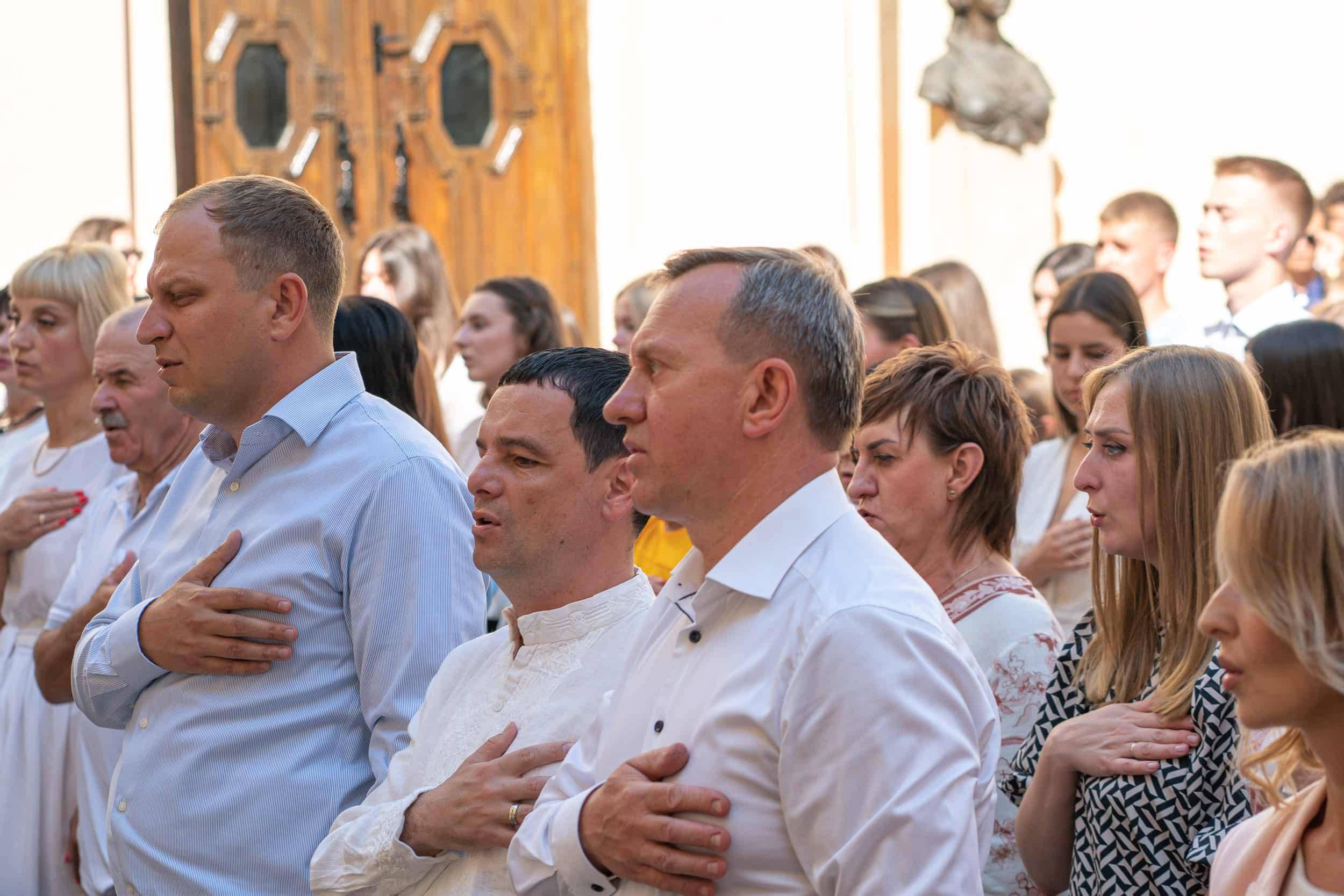 178 ужгородських одинадцятикласників отримали цьогоріч свідоцтва з відзнакою