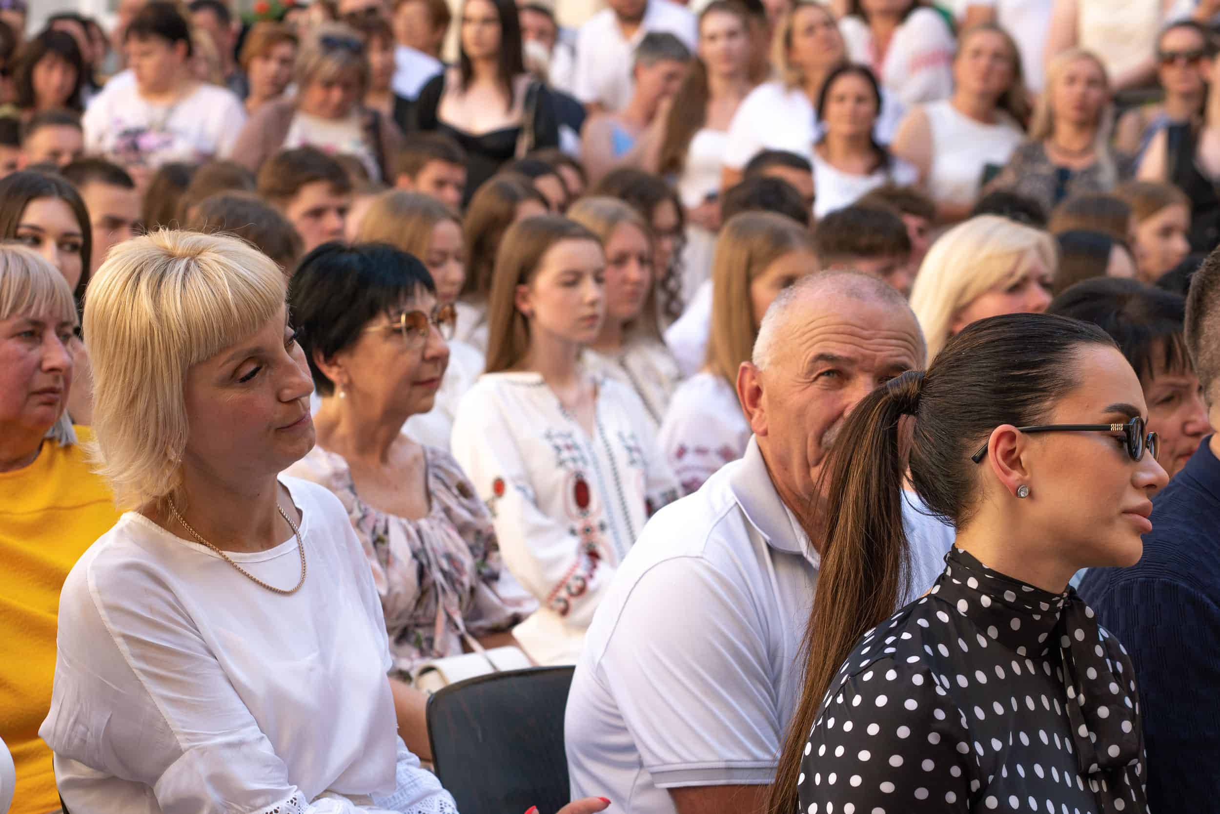 178 ужгородських одинадцятикласників отримали цьогоріч свідоцтва з відзнакою