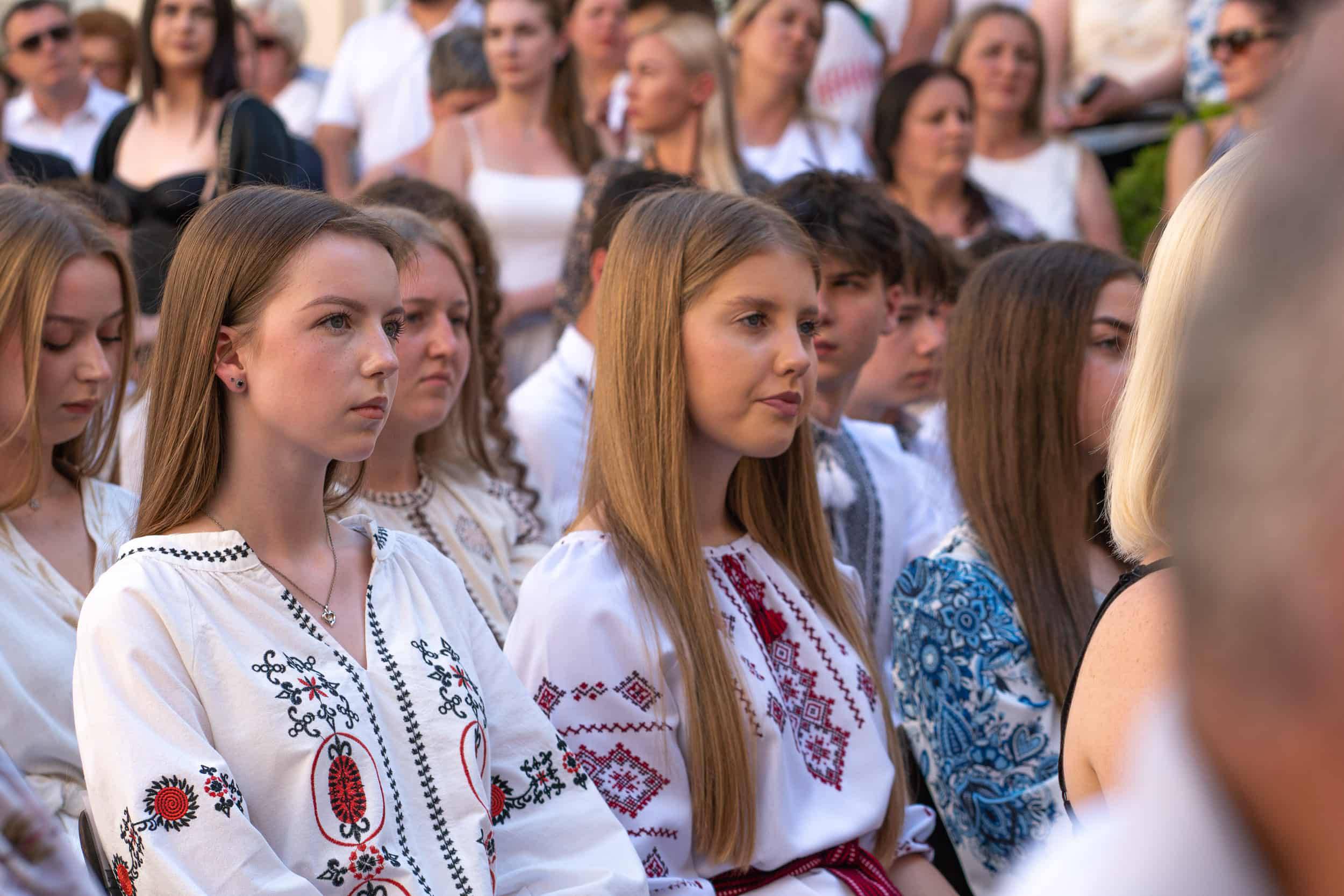 178 ужгородських одинадцятикласників отримали цьогоріч свідоцтва з відзнакою