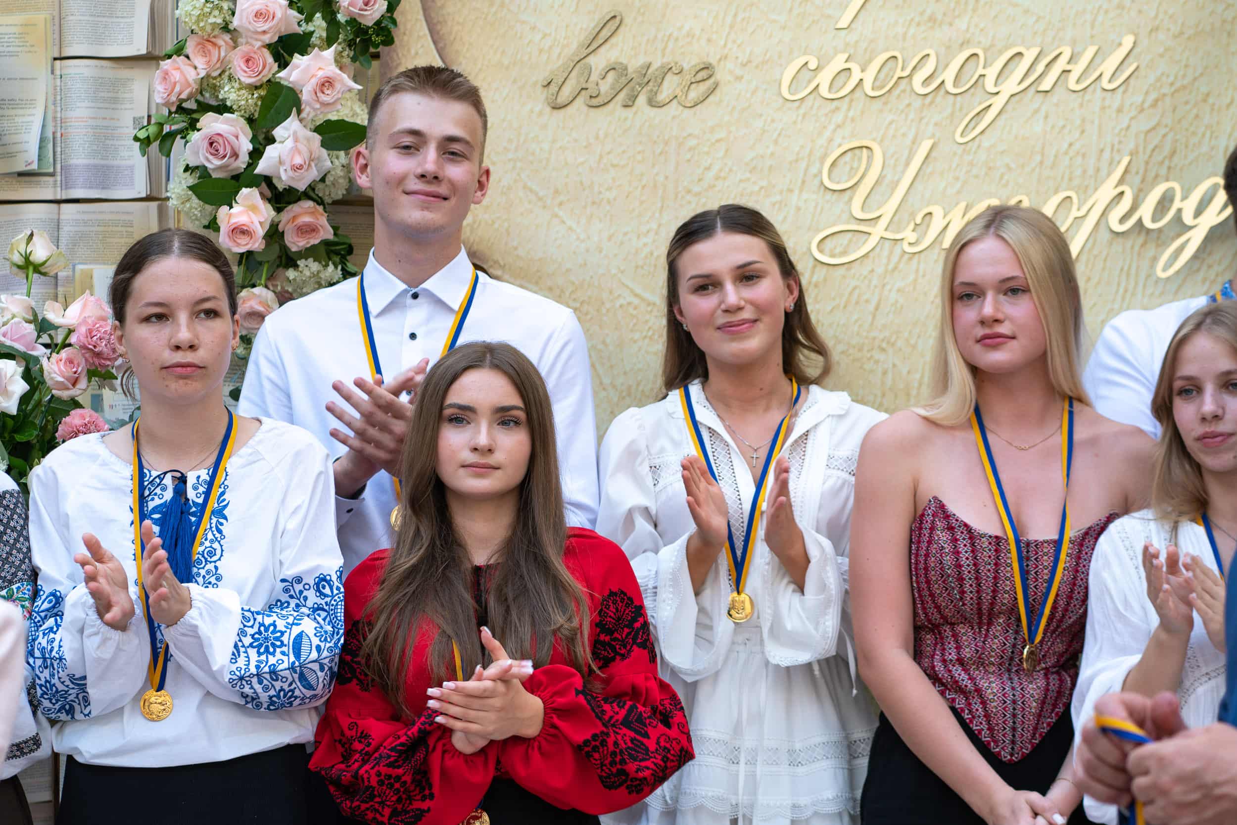 178 ужгородських одинадцятикласників отримали цьогоріч свідоцтва з відзнакою