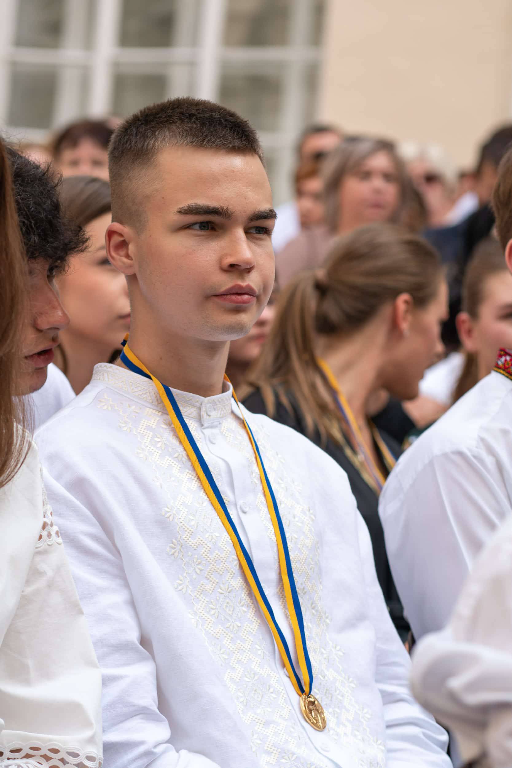 178 ужгородських одинадцятикласників отримали цьогоріч свідоцтва з відзнакою