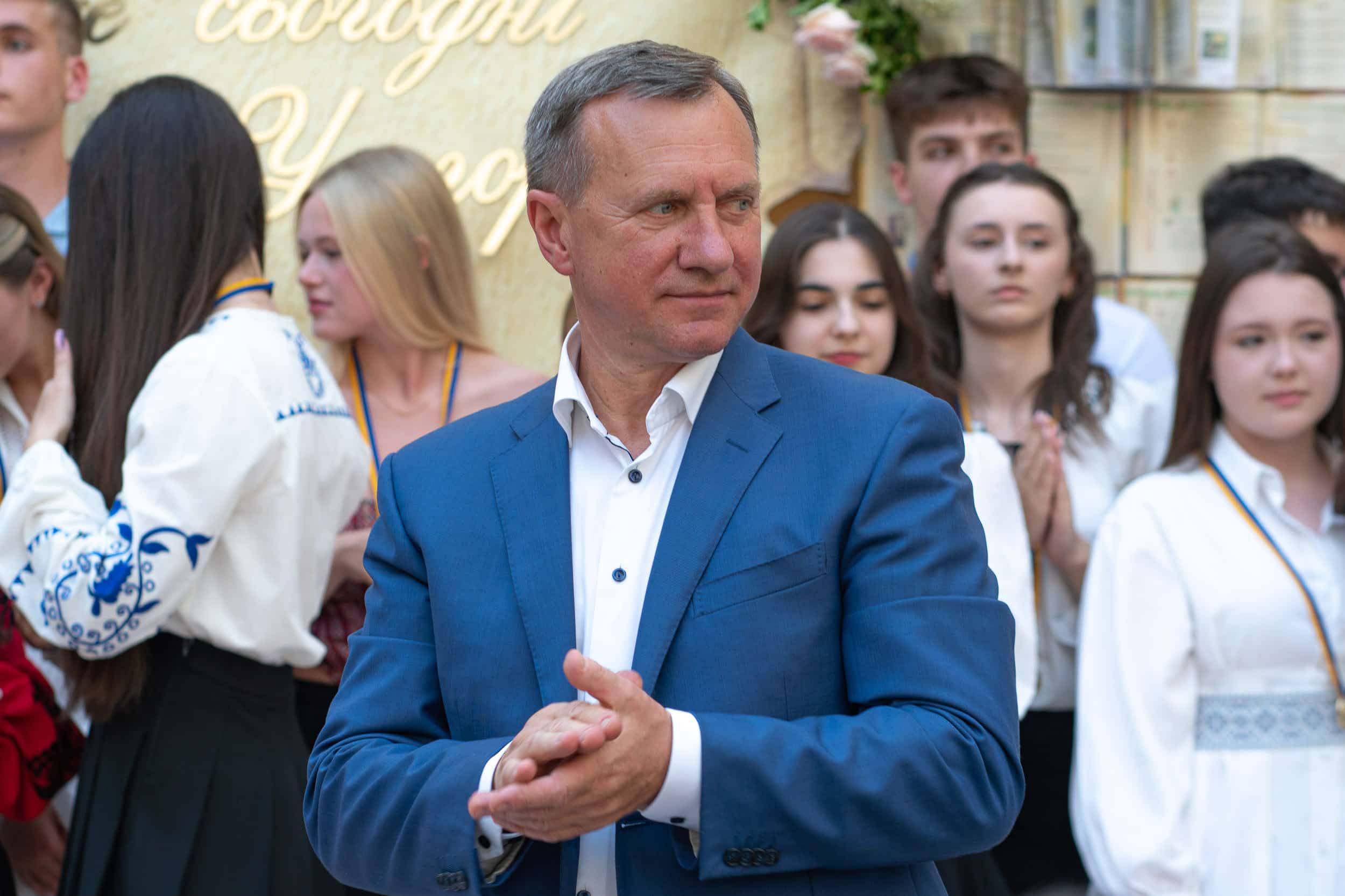 178 ужгородських одинадцятикласників отримали цьогоріч свідоцтва з відзнакою