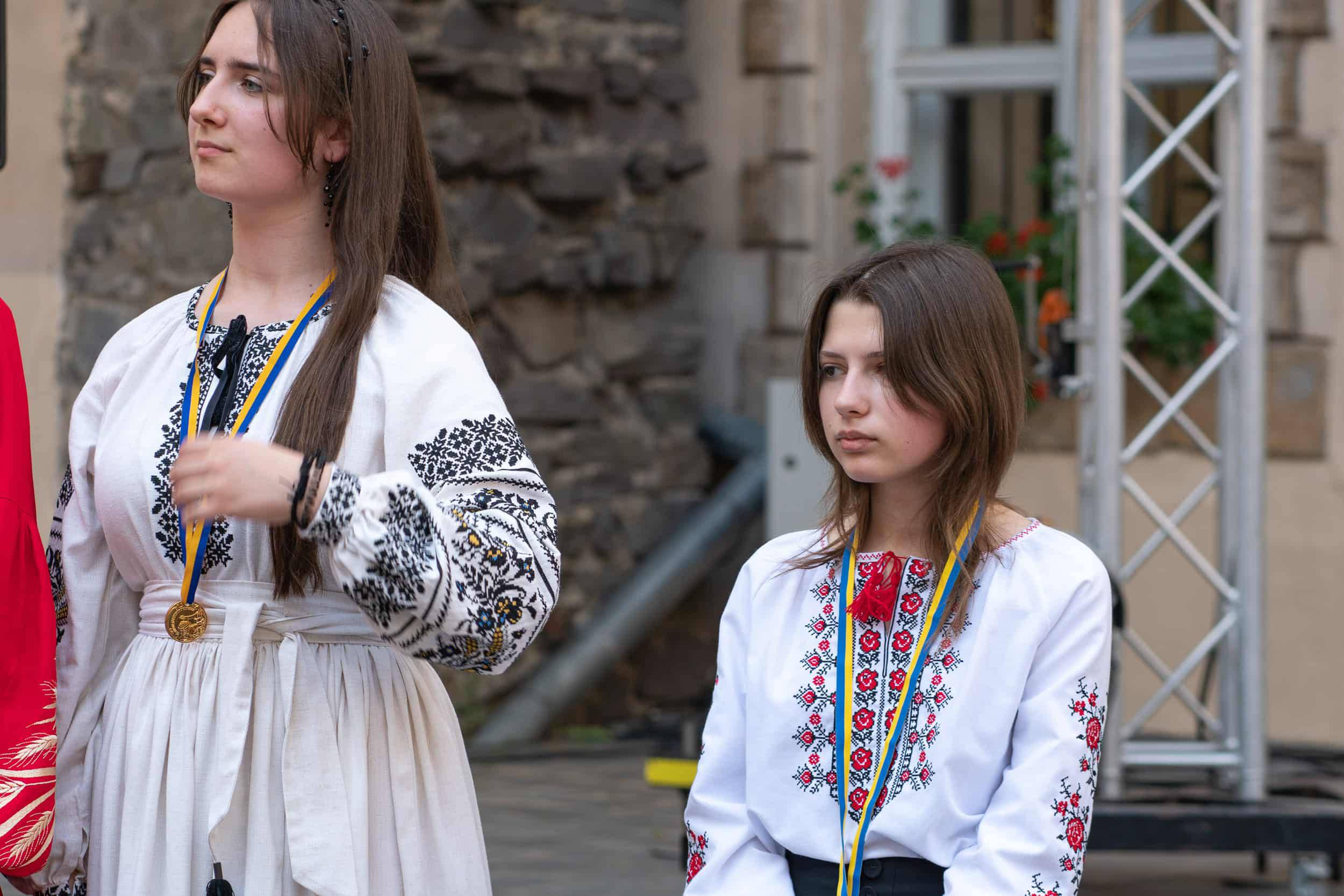 178 ужгородських одинадцятикласників отримали цьогоріч свідоцтва з відзнакою