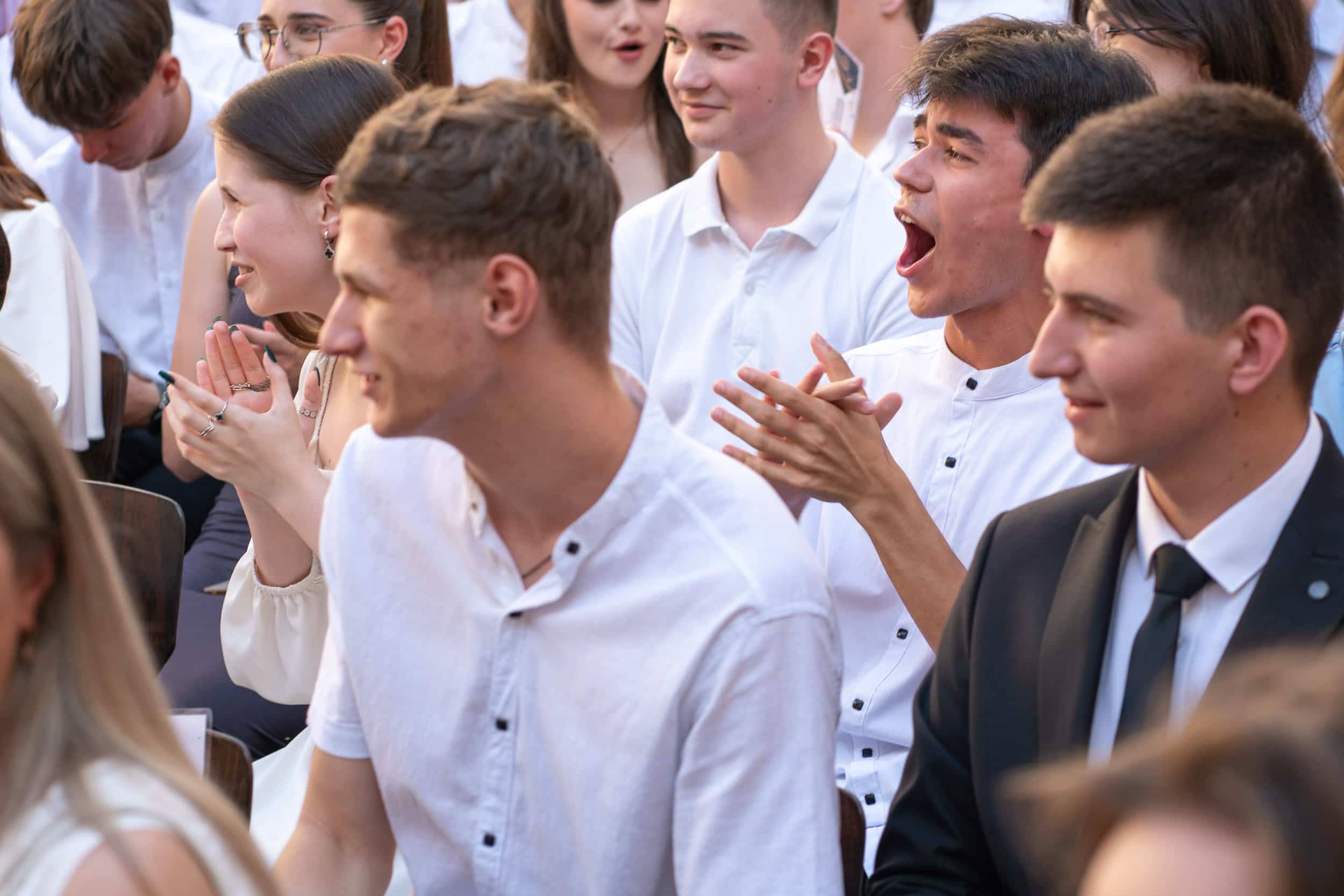 178 ужгородських одинадцятикласників отримали цьогоріч свідоцтва з відзнакою