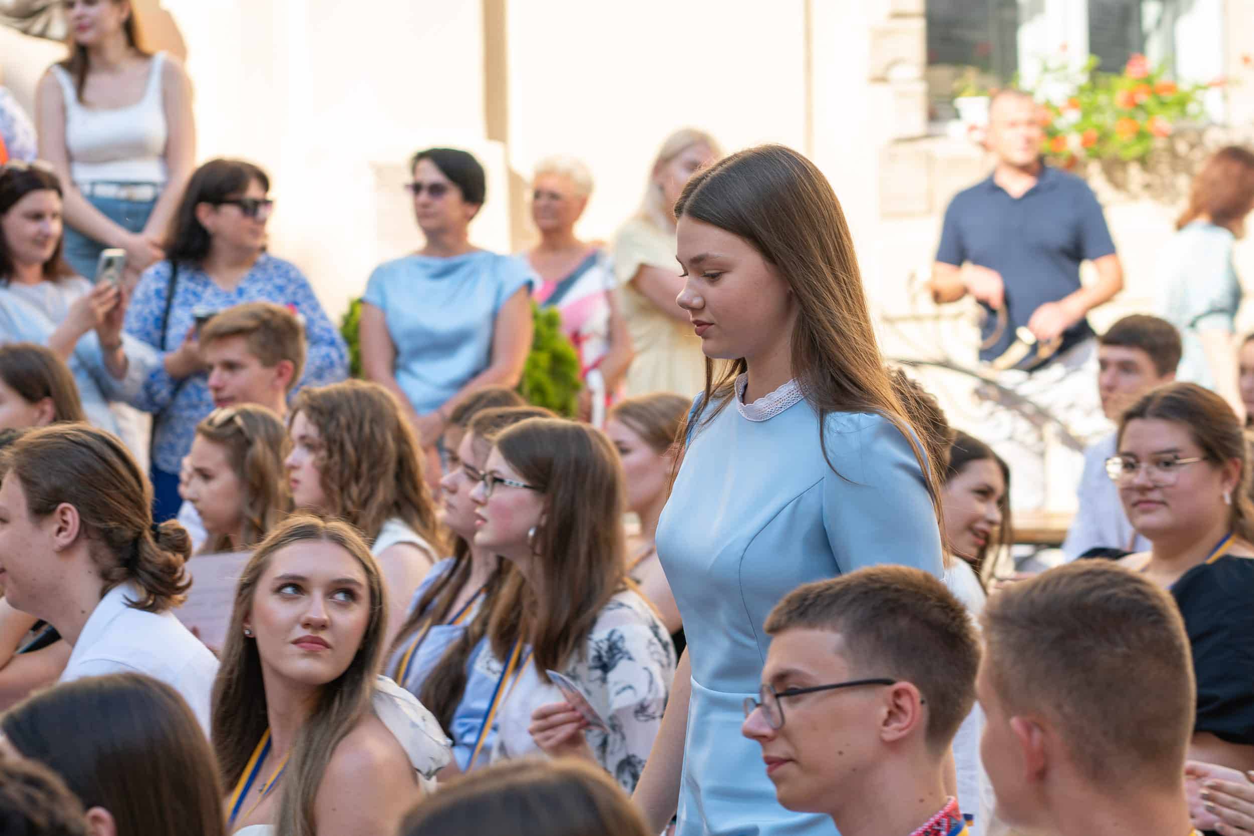 178 ужгородських одинадцятикласників отримали цьогоріч свідоцтва з відзнакою