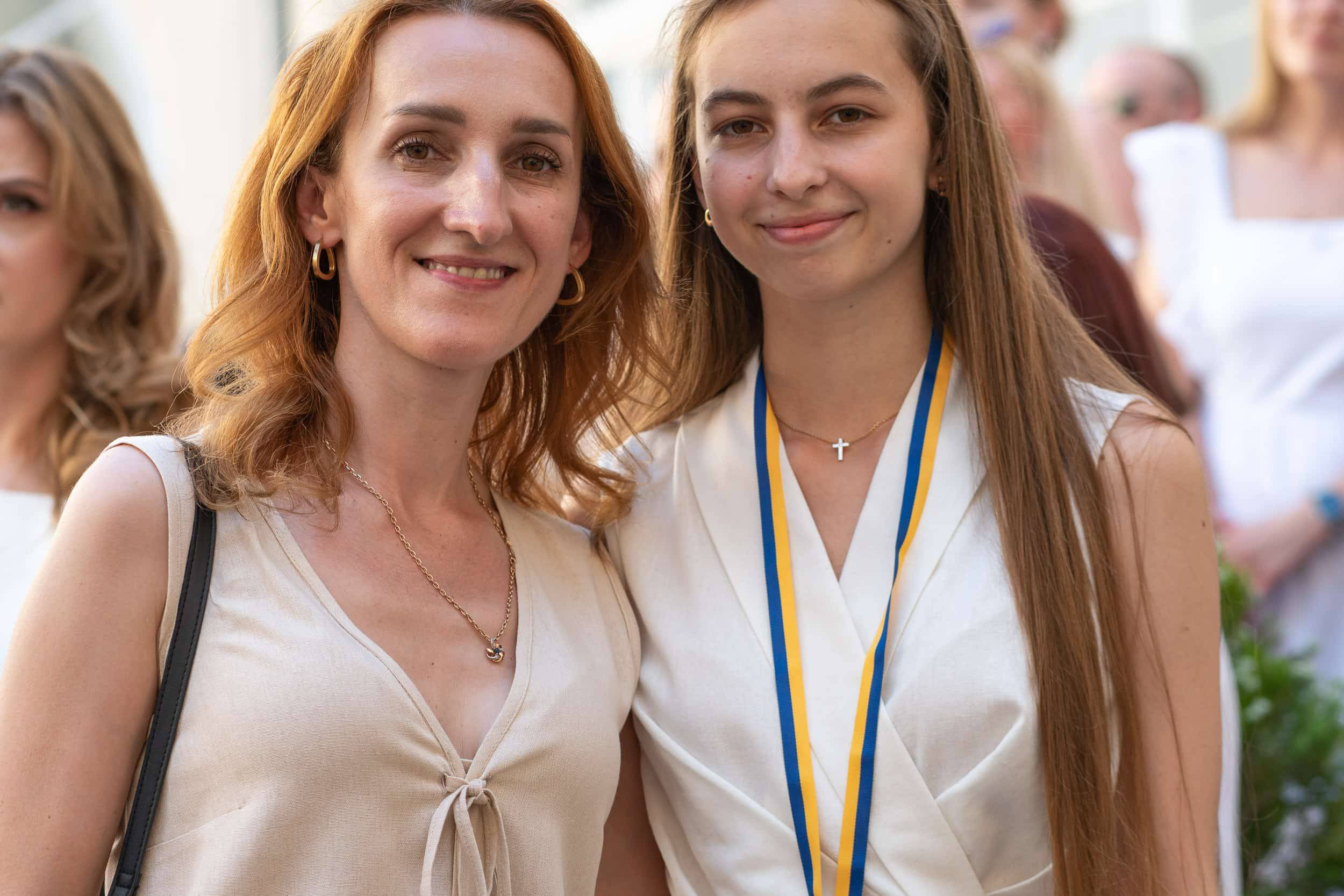 178 ужгородських одинадцятикласників отримали цьогоріч свідоцтва з відзнакою