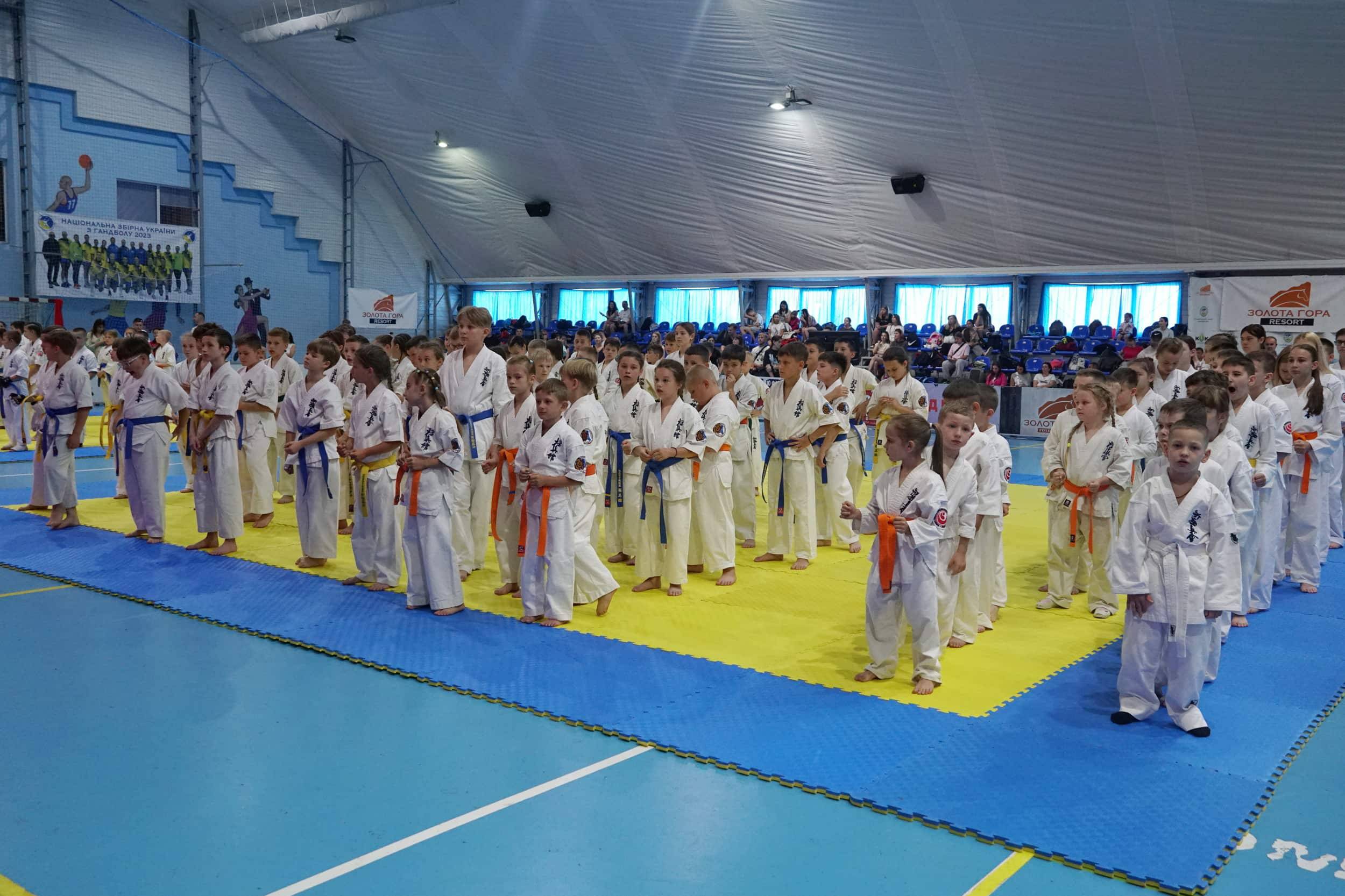 Поєдинки традиційного відкритого чемпіонату Ужгорода з кіокушинкай карате  «Закарпатське ведмежа» тривають сьогодні на спортивній арені «Карпати»