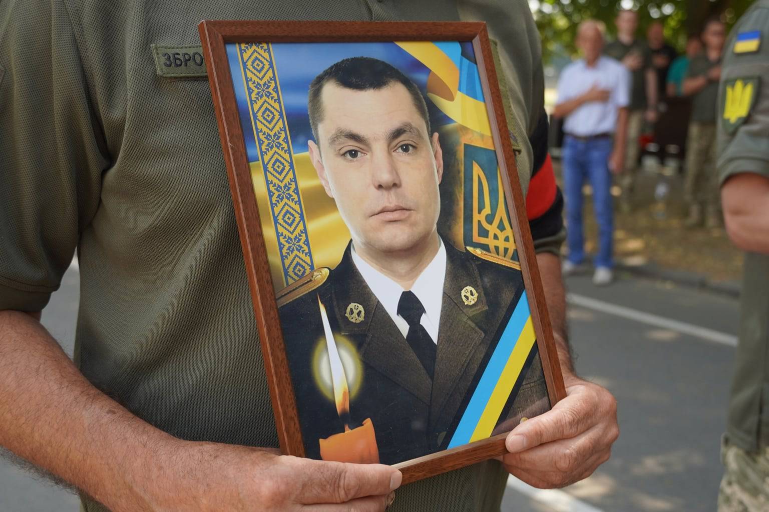 Ужгород нині, 4 липня, попрощався із 43-річним майором Олександром Карповим