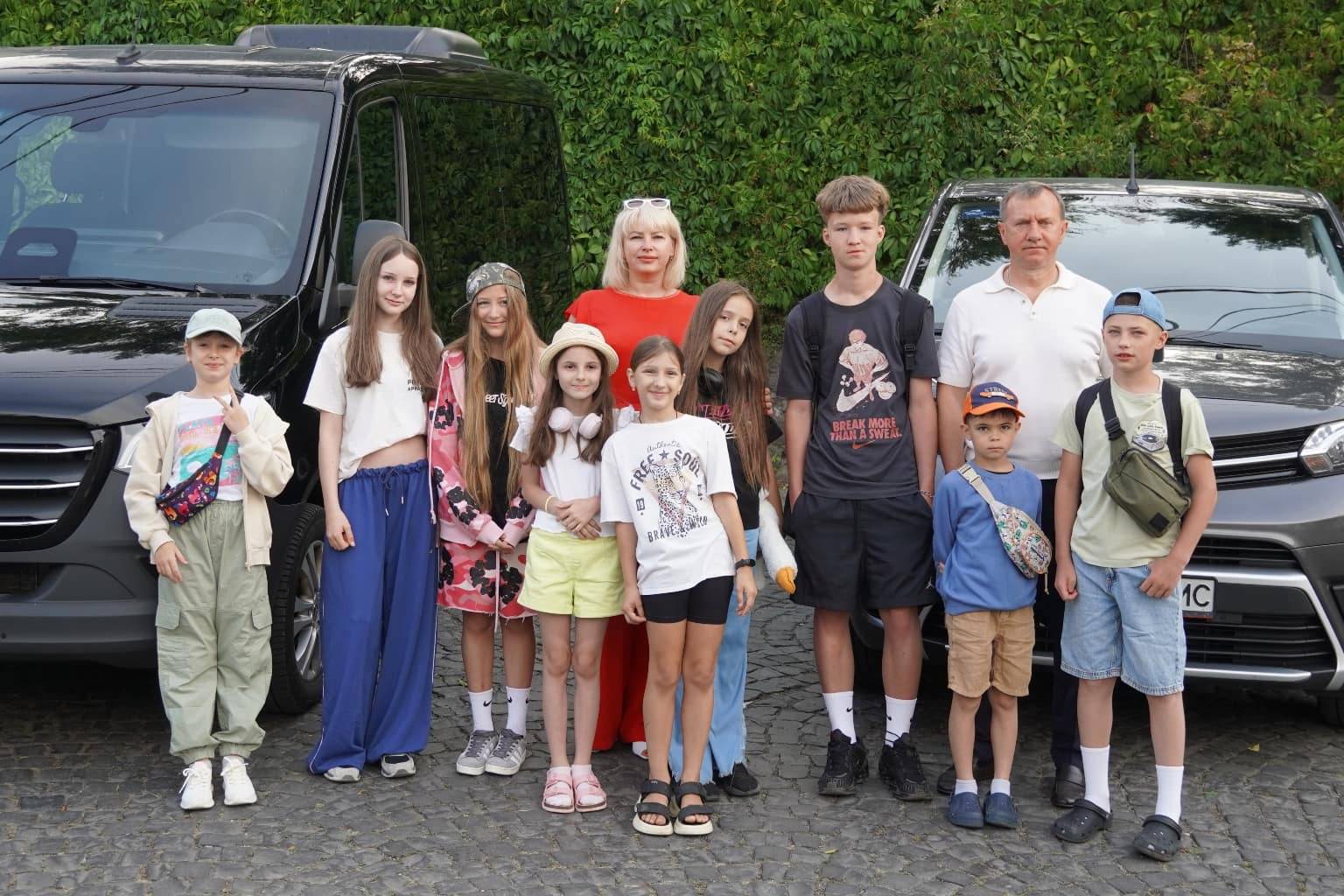 Діти з родин загиблих захисників із Ужгорода сьогодні зранку вирушили на відпочинок до угорського міста Ніредьгаза
