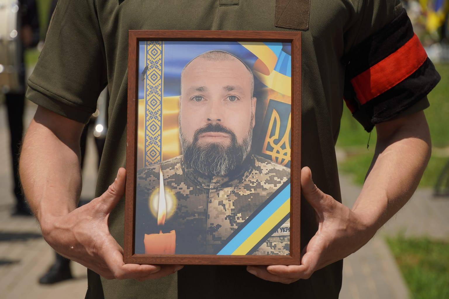 Сьогодні, 11 липня, в Ужгороді попрощалися з 44-річним солдатом Віктором Набожним