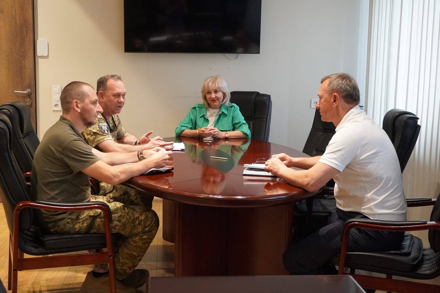 Міський голова Ужгорода зустрівся з представниками 128-ї окремої гірсько-штурмової бригади