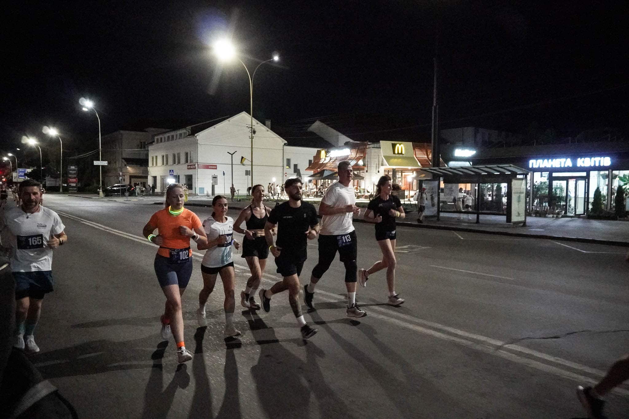 50 700 гривень для ЗСУ: благодійний «Uzhhorod Night Run» об’єднав ужгородців