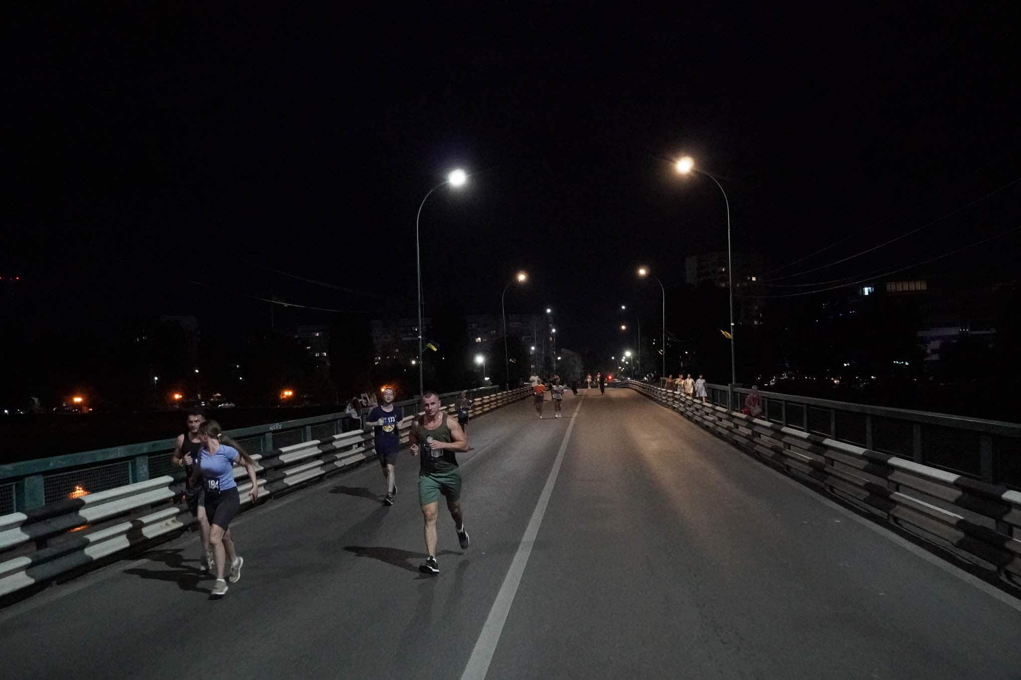 50 700 гривень для ЗСУ: благодійний «Uzhhorod Night Run» об’єднав ужгородців