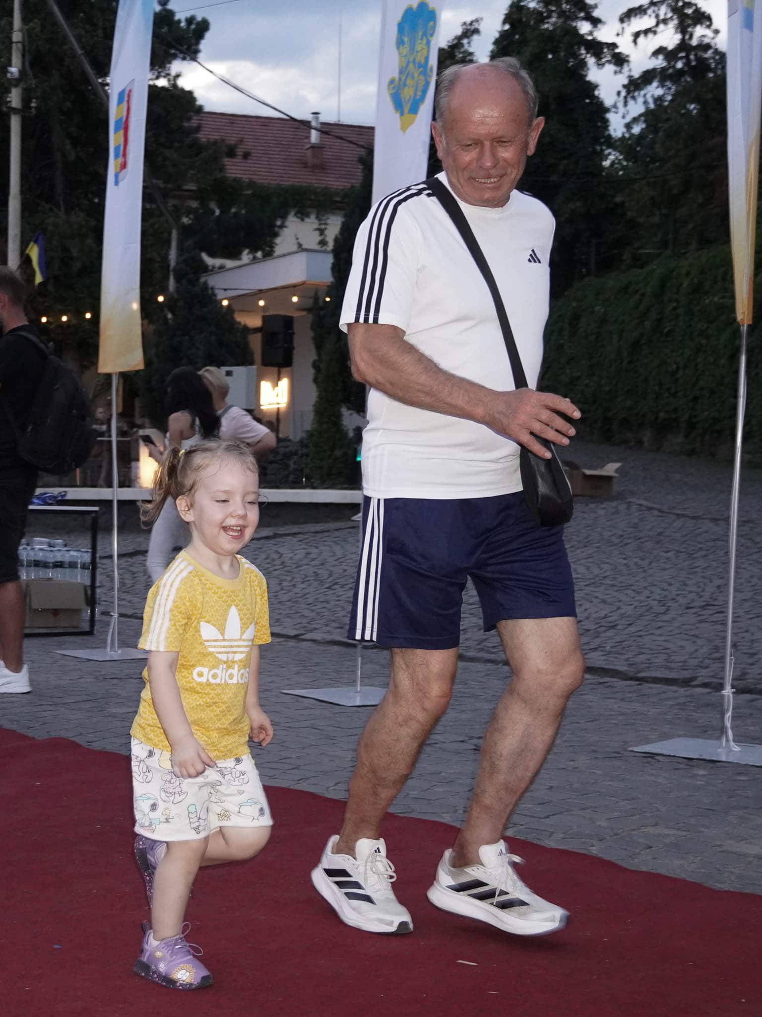 50 700 гривень для ЗСУ: благодійний «Uzhhorod Night Run» об’єднав ужгородців