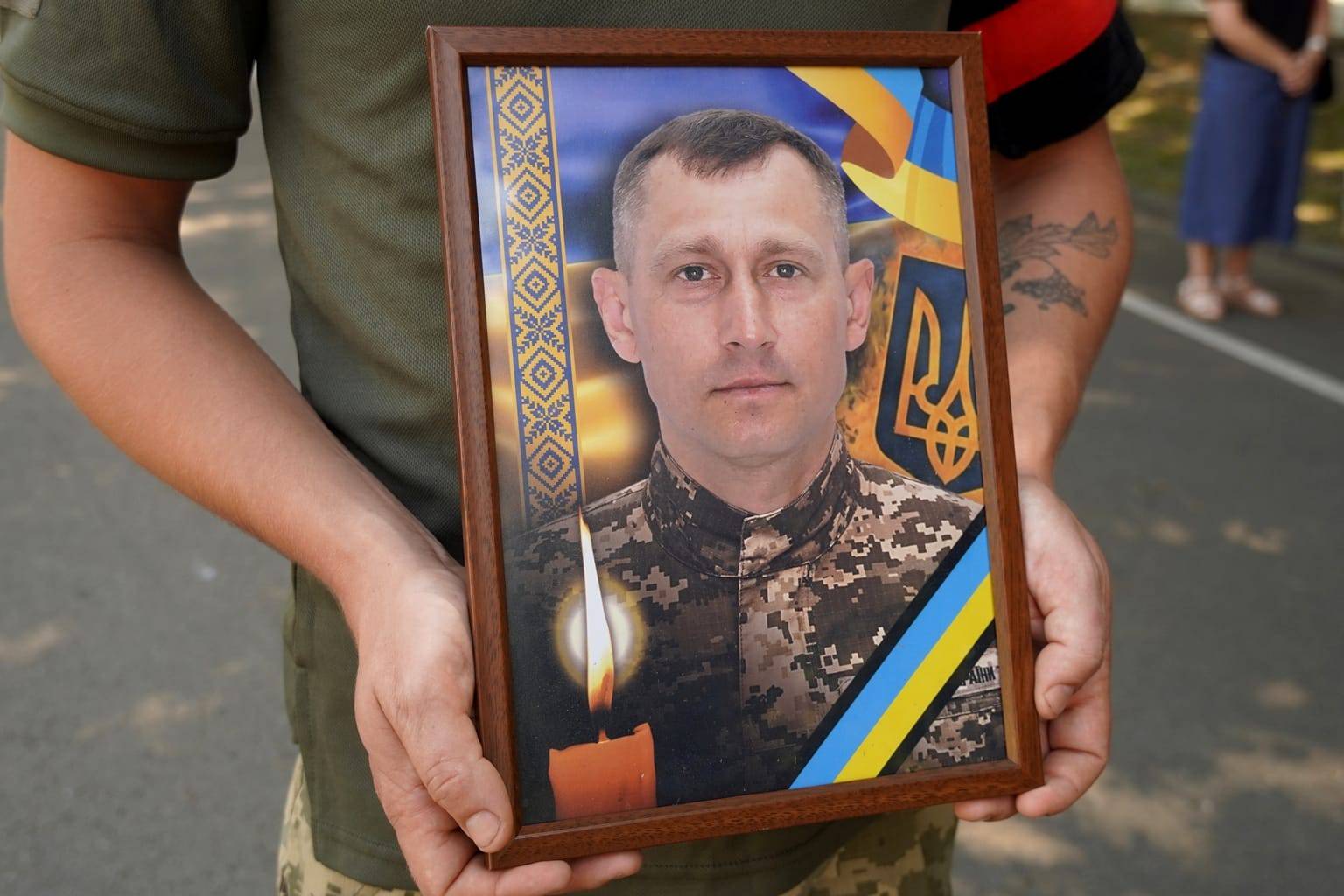 В Ужгороді сьогодні попрощалися із старшим солдатом, командиром відділення – командиром екіпажу безпілотних літальних комплексів Миколою Манільчуком