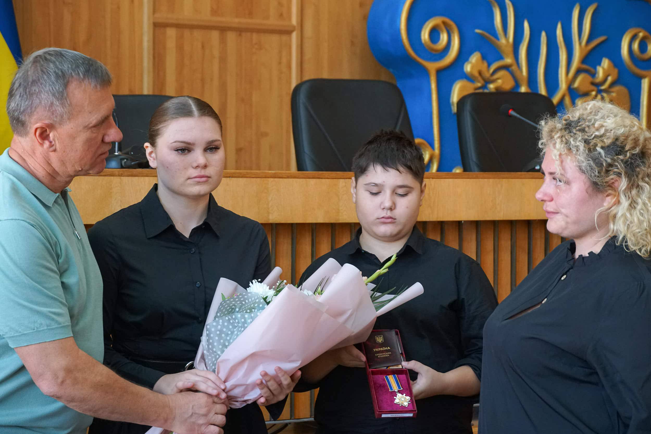 В Ужгородській міській раді вручили нагороди рідним полеглих Захисників