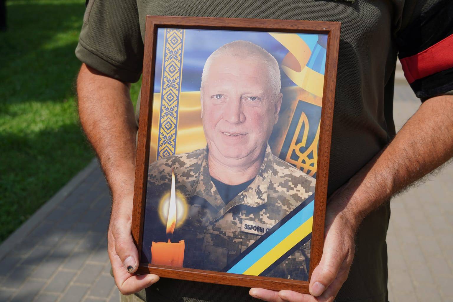 Ужгород сьогодні попрощався із солдатом Олександром Катринцем