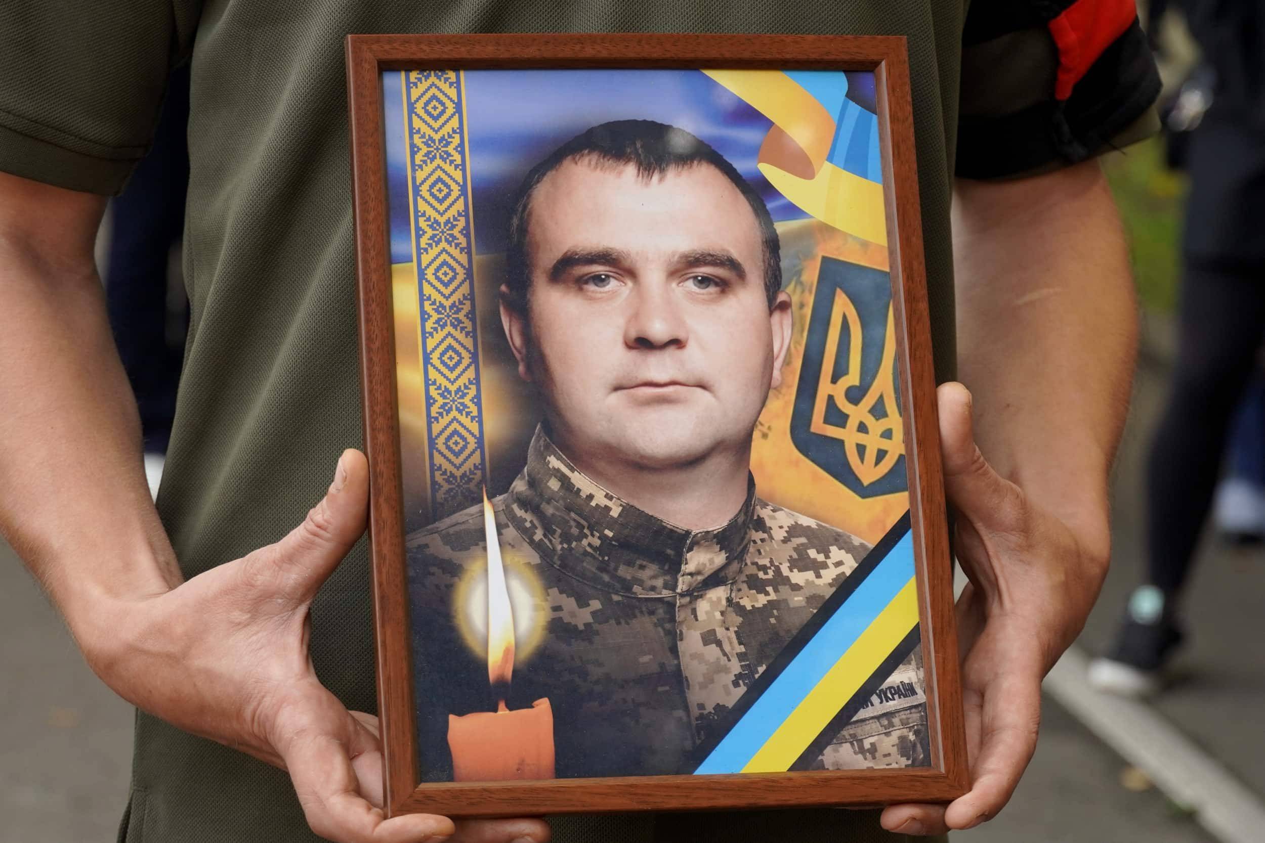 Ужгород сьогодні попрощався із 40-річним захисником – сержантом Павлом Білецьким