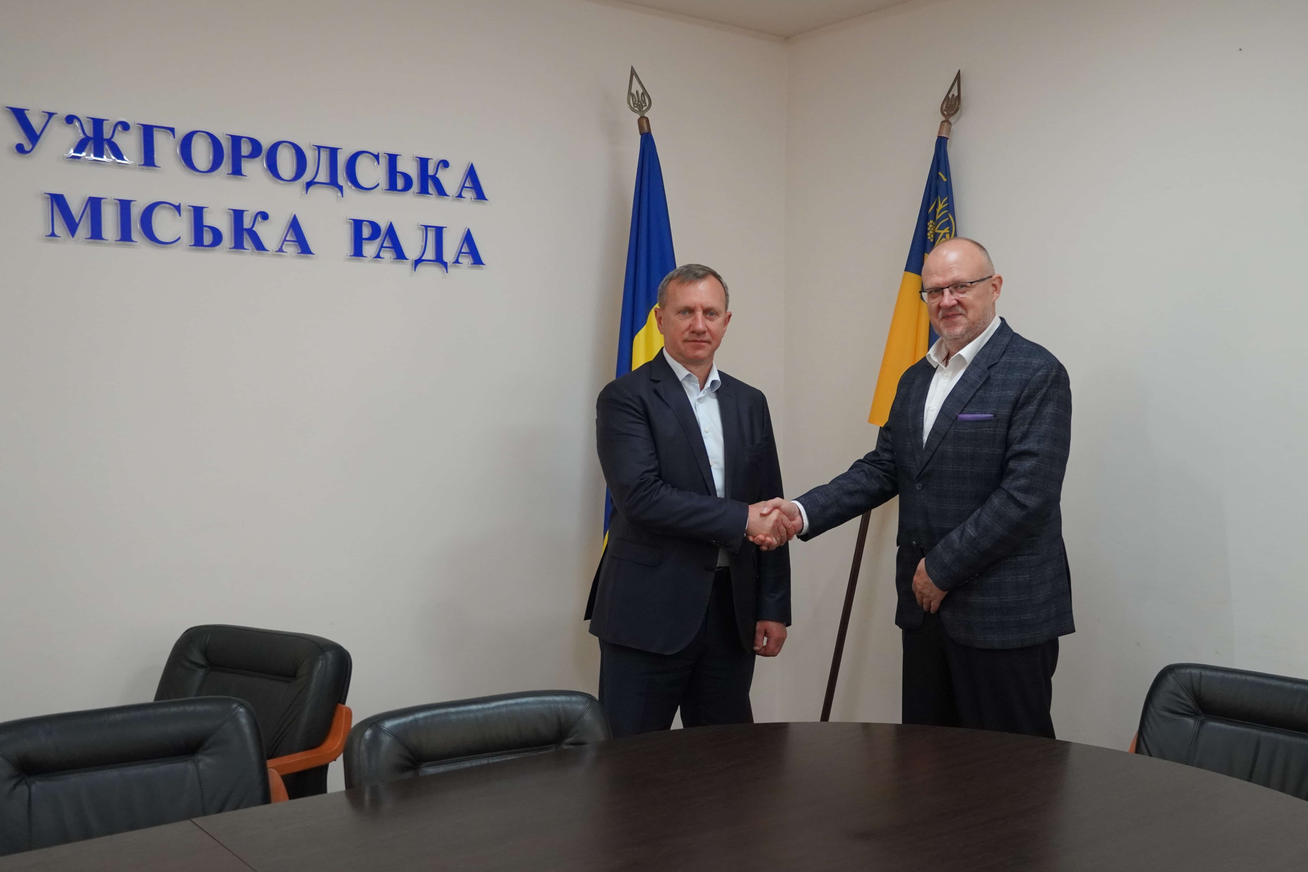 Міський голова Богдан Андріїв зустрівся сьогодні із новопризначеним Генеральним консулом Словацької Республіки в Ужгороді 