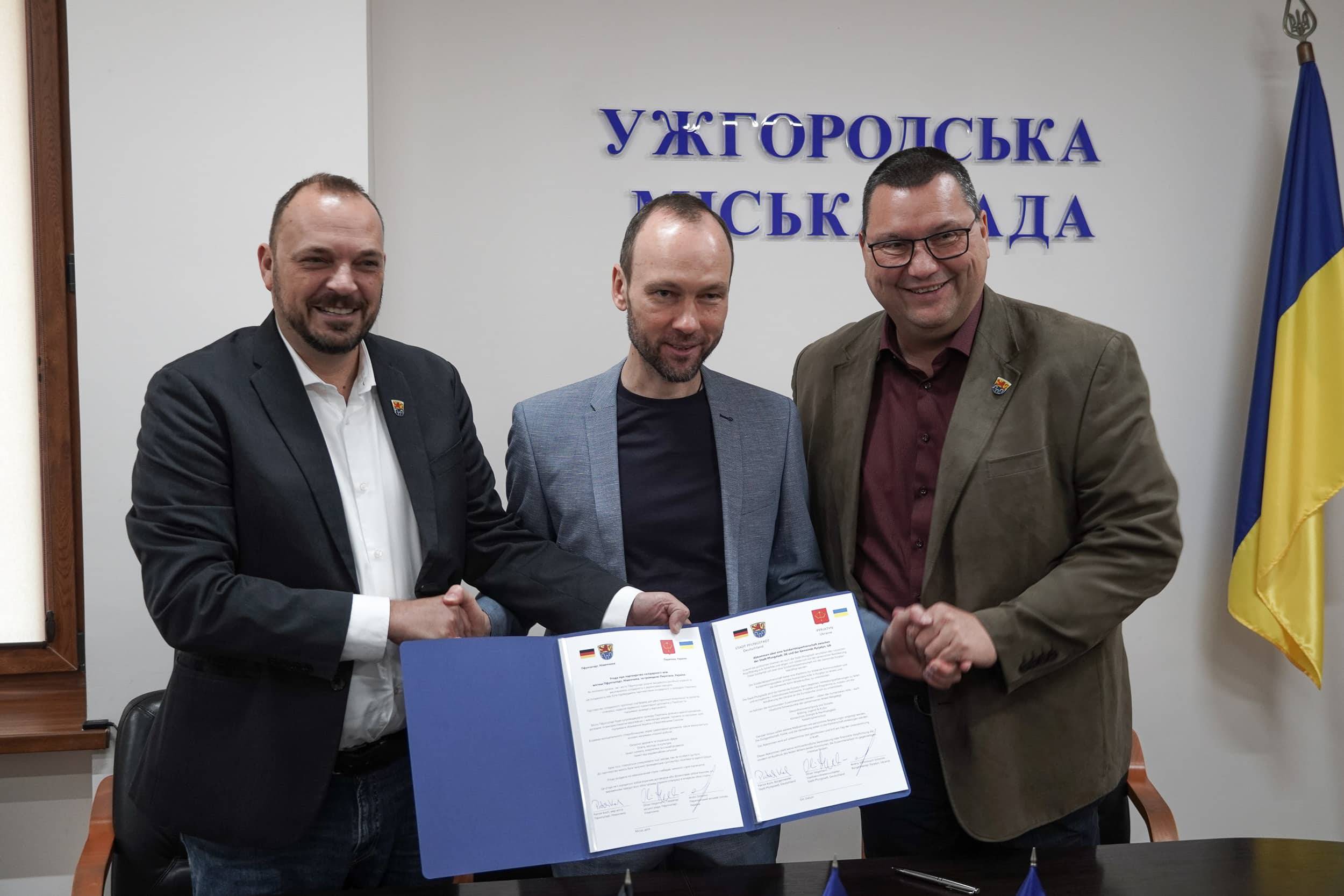 Німецький Пфунгштадт та український Пирятин підписали угоду про співпрацю – подія відбулася сьогодні в Ужгородській міській раді