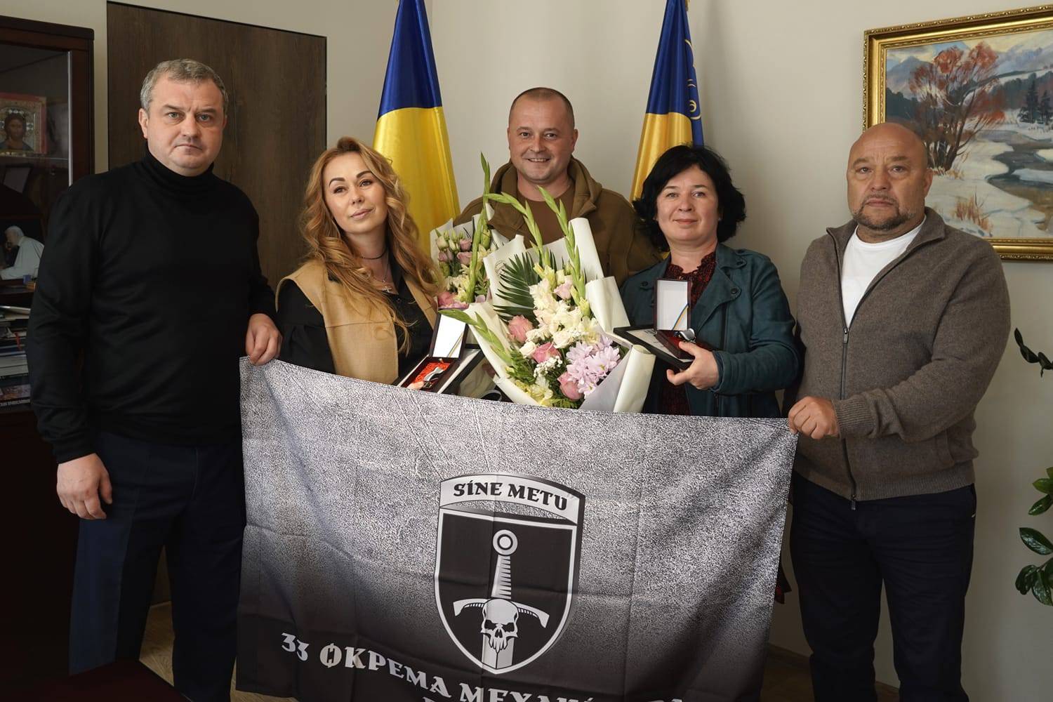 Подяку за допомогу військовим 33-ї окремої механізованої бригади отримали дві волонтерки – Лариса Ковач та Галина Щербей