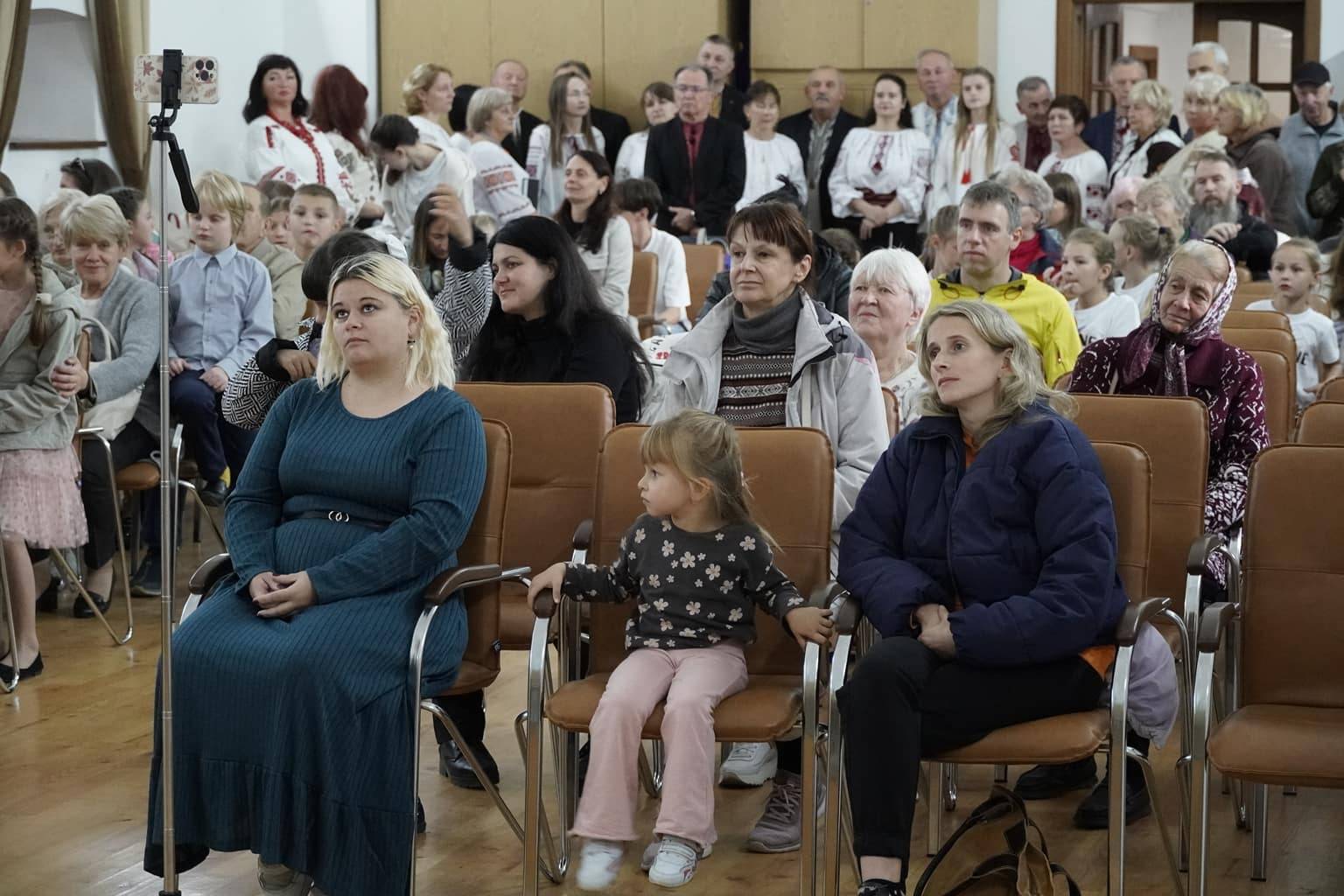 Ужгородський міський центр дозвілля – будинок культури напередодні організував святковий концерт «Мудрість поколінь», приурочений до Міжнародного дня людей похилого віку