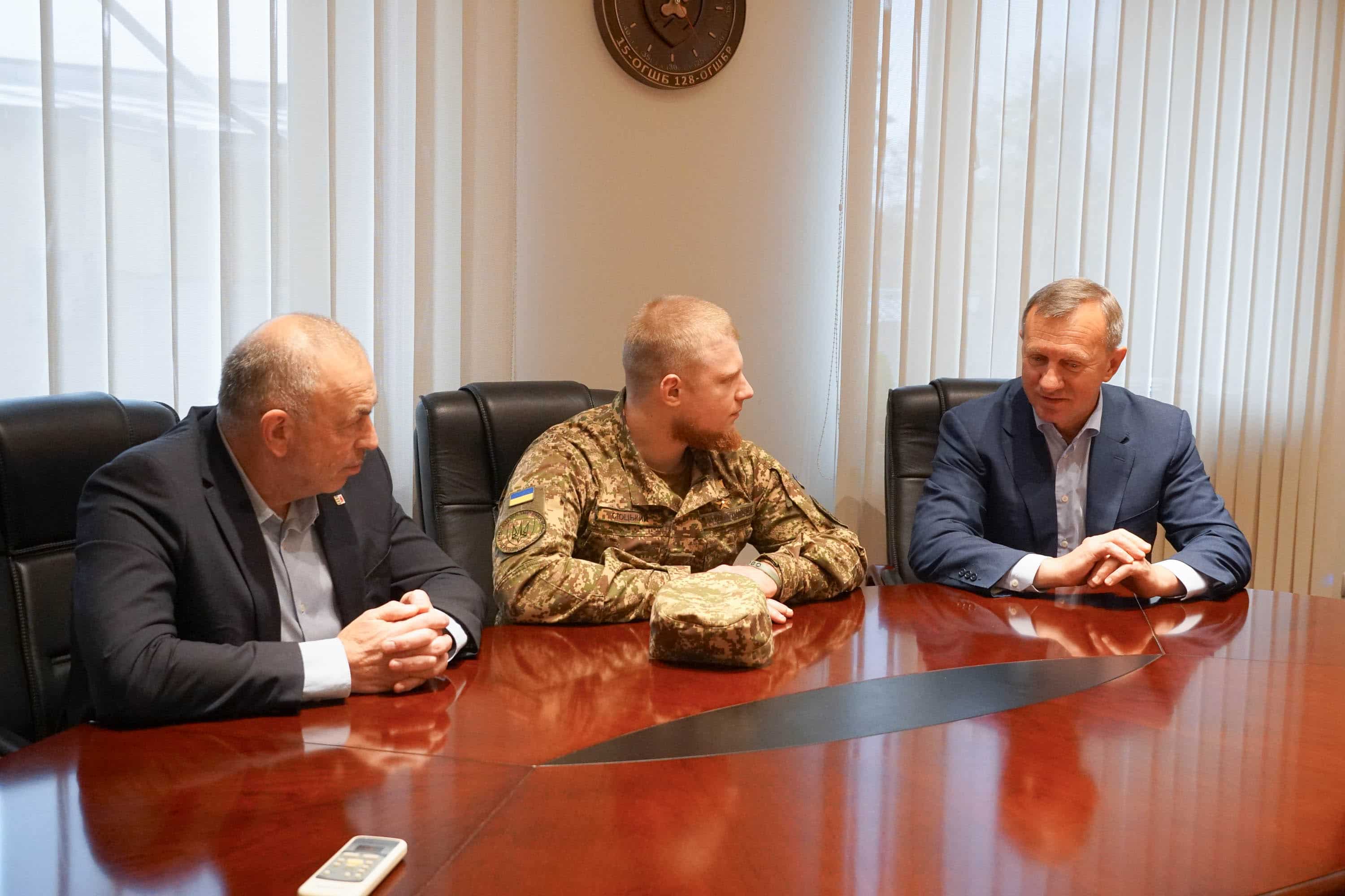 Міський голова Богдан Андріїв зустрівся з Героєм України Владиславом Стоцьким