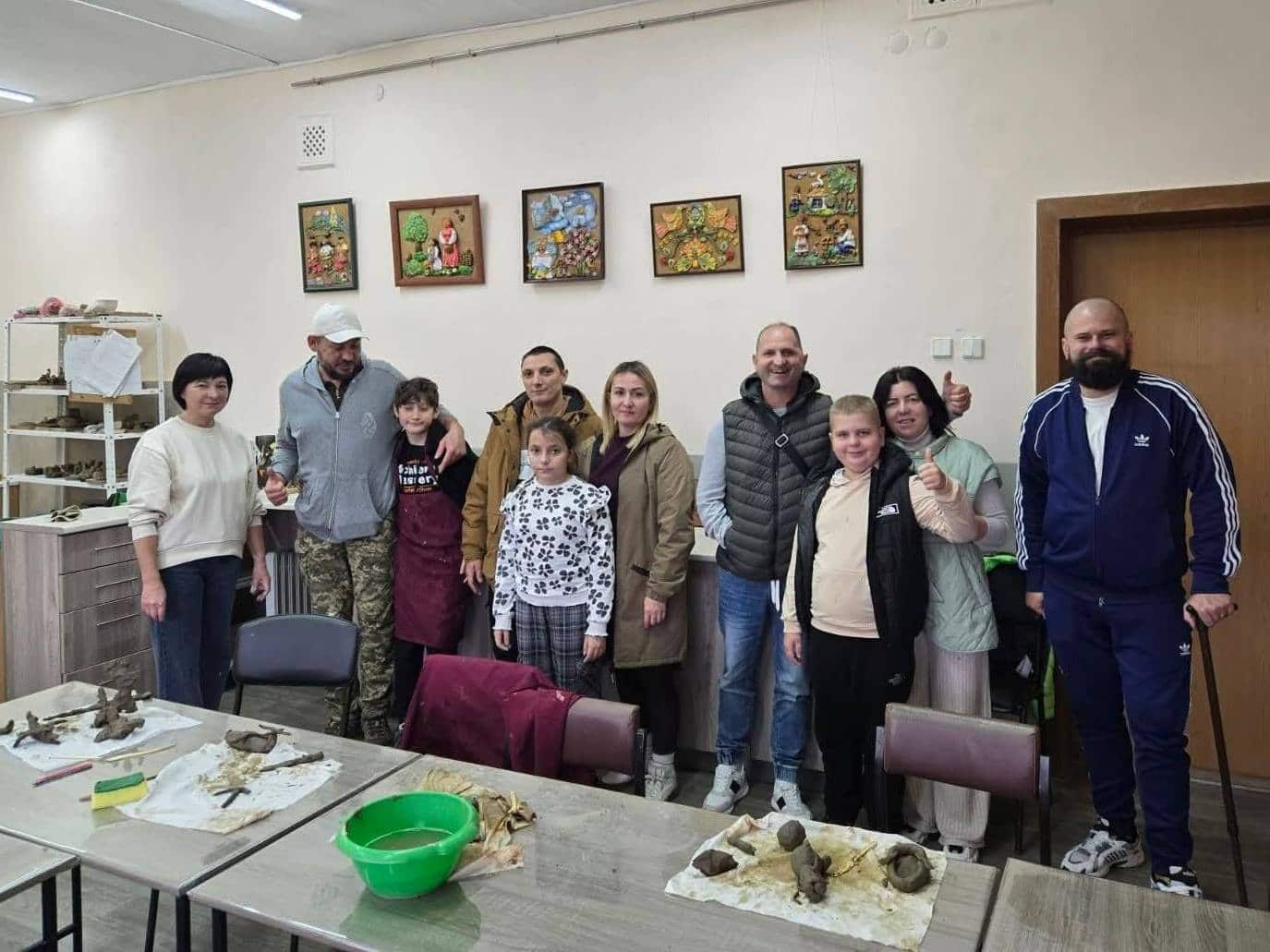 В Ужгороді для ветеранів та їхніх родин провели майстер-клас із гончарства