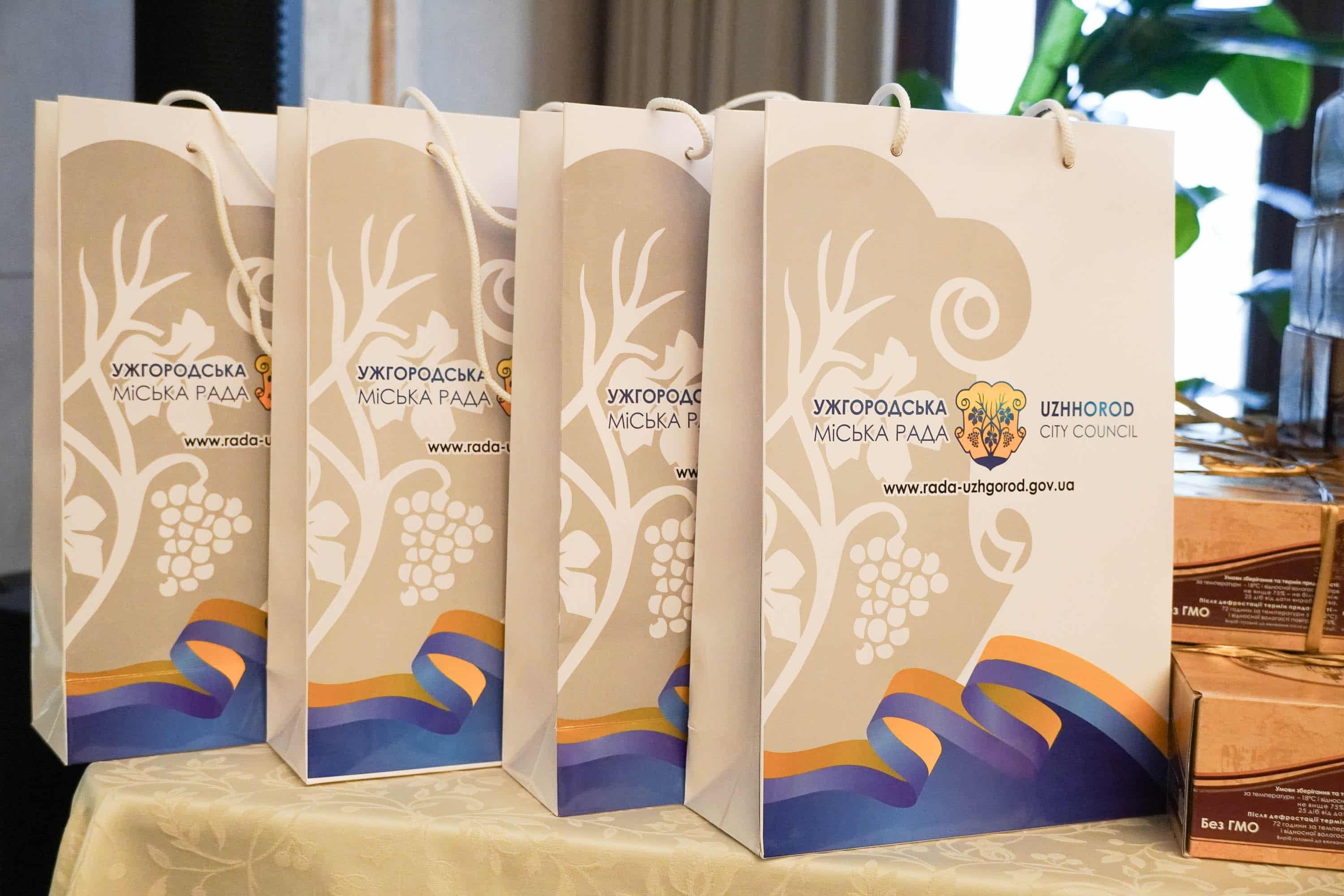 У переддень професійного свята: в Ужгороді привітали митців та діячів культури