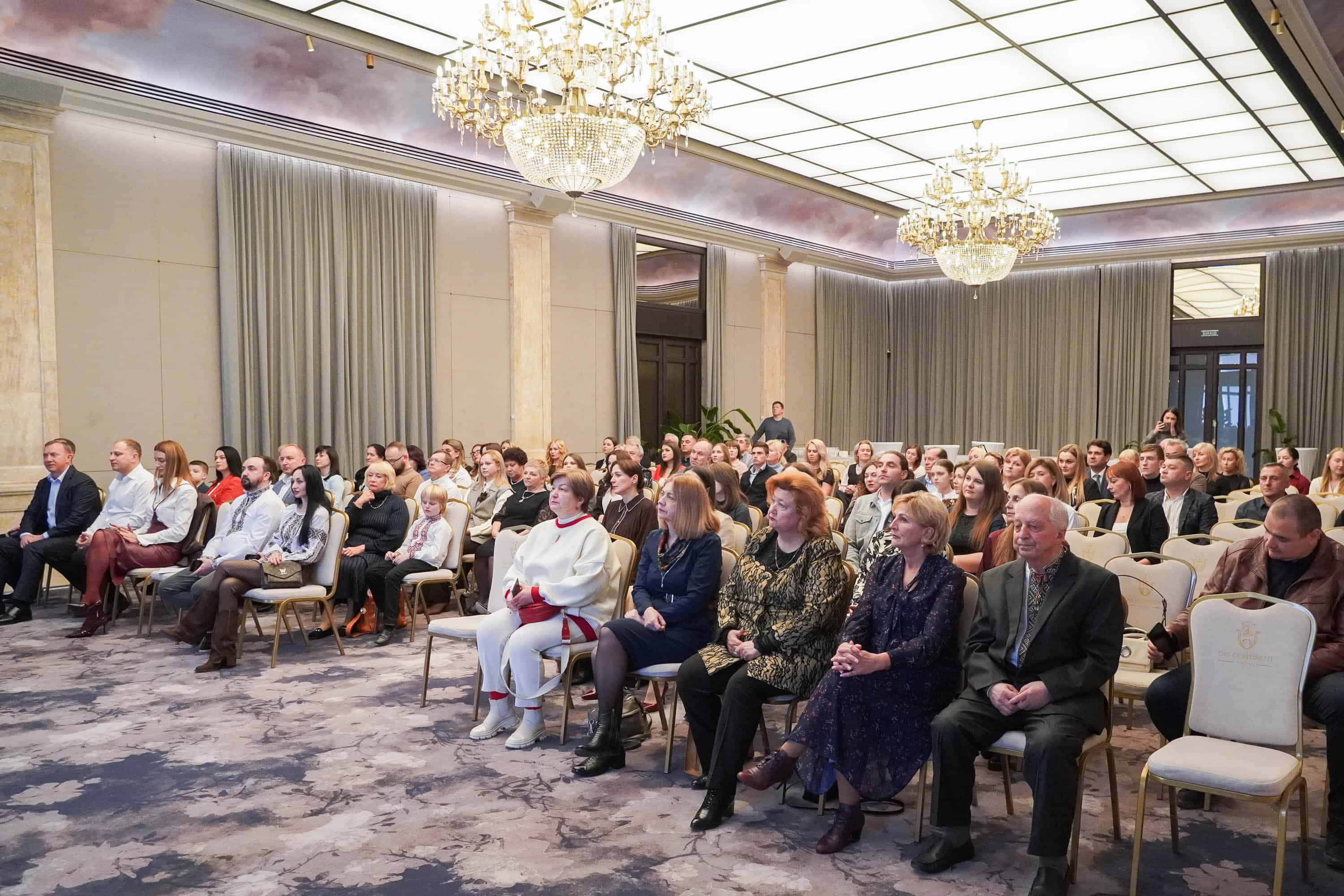 У переддень професійного свята: в Ужгороді привітали митців та діячів культури