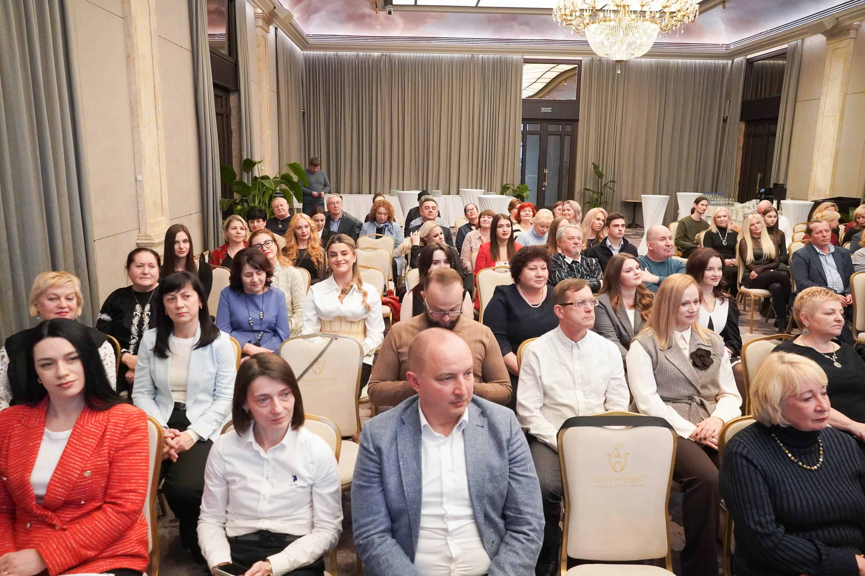 У переддень професійного свята: в Ужгороді привітали митців та діячів культури