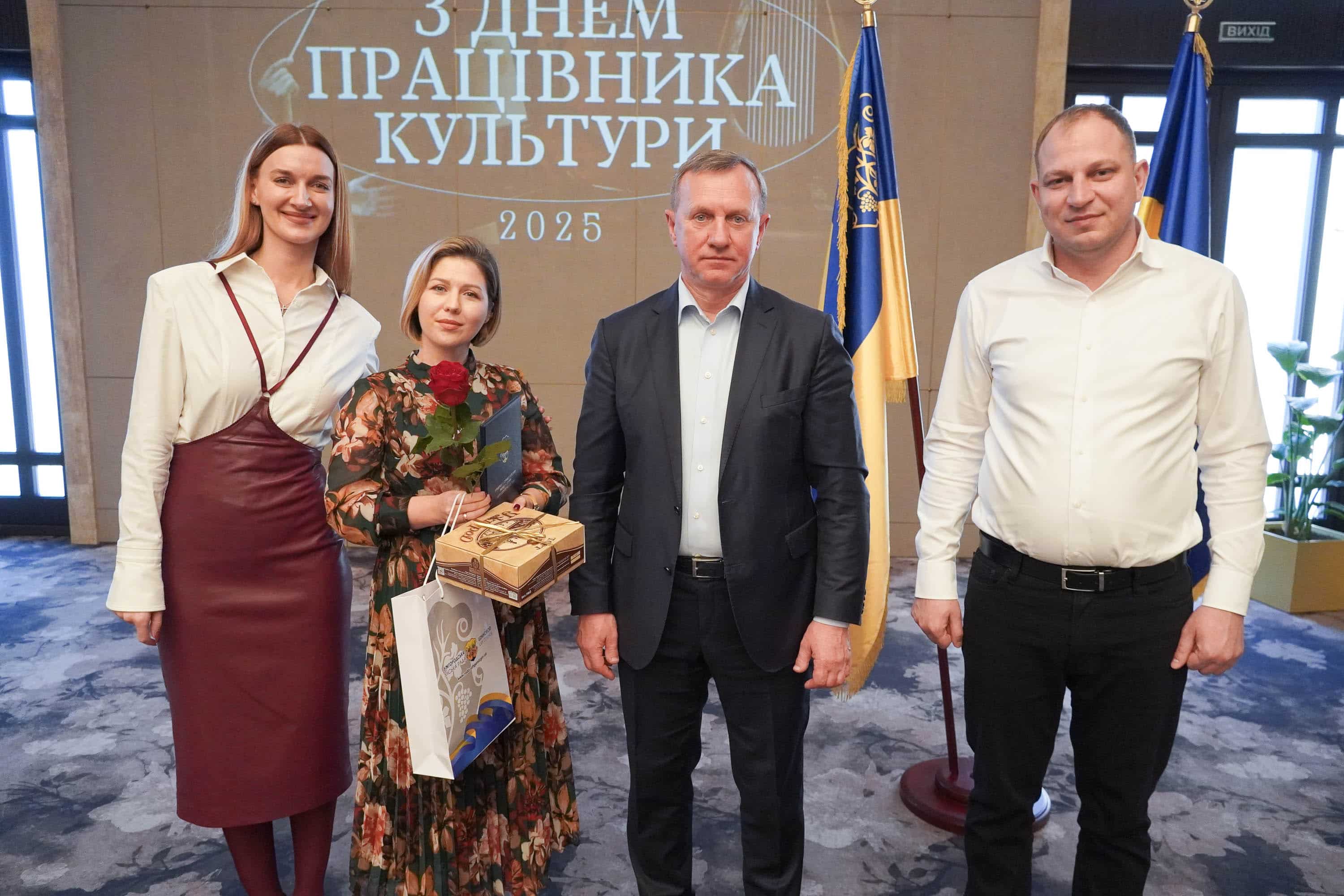 У переддень професійного свята: в Ужгороді привітали митців та діячів культури