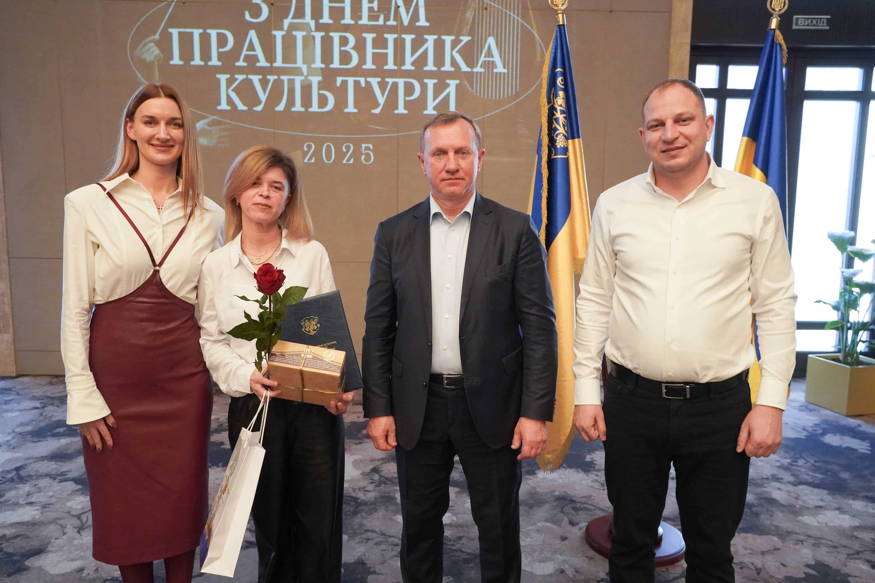 У переддень професійного свята: в Ужгороді привітали митців та діячів культури