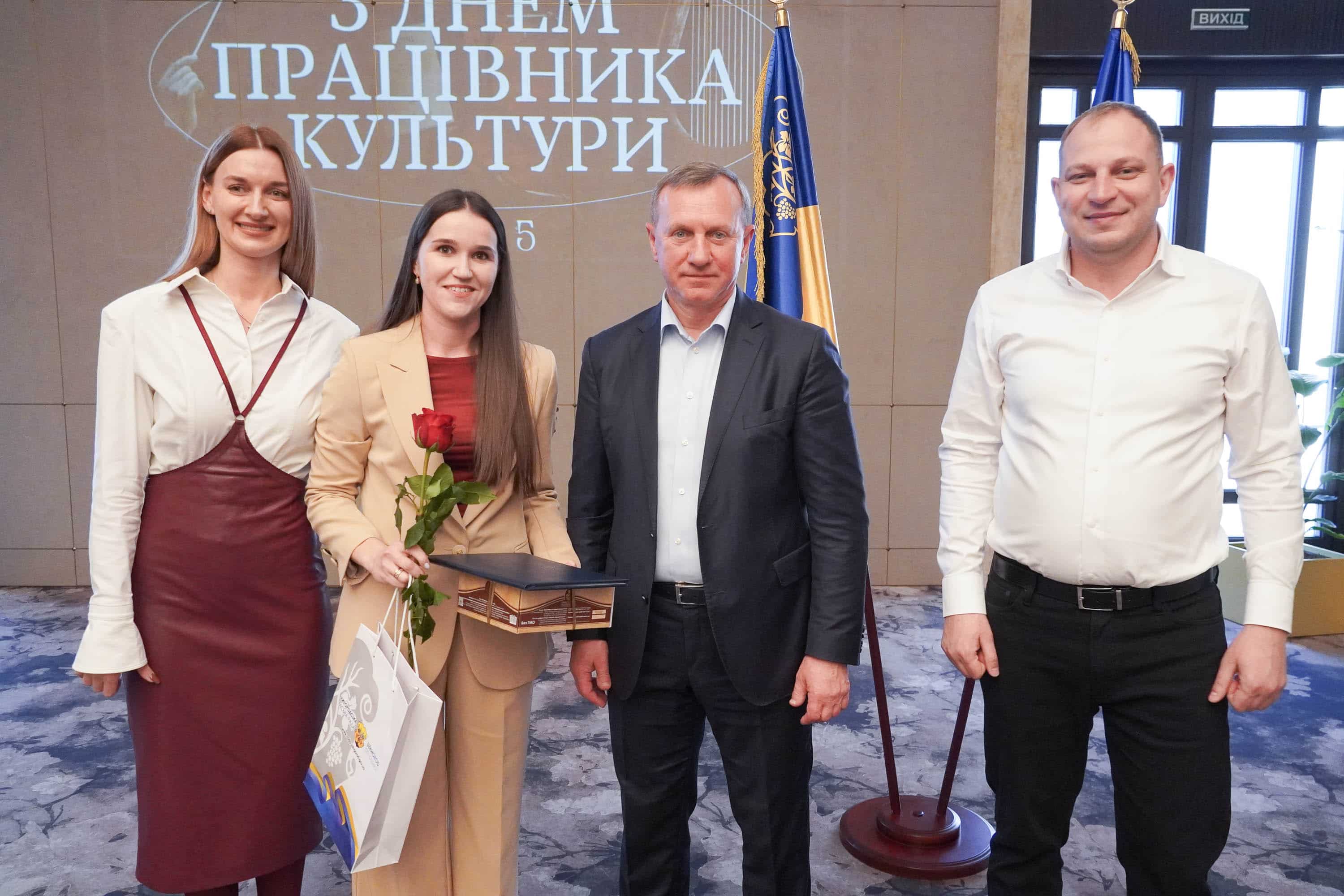 У переддень професійного свята: в Ужгороді привітали митців та діячів культури