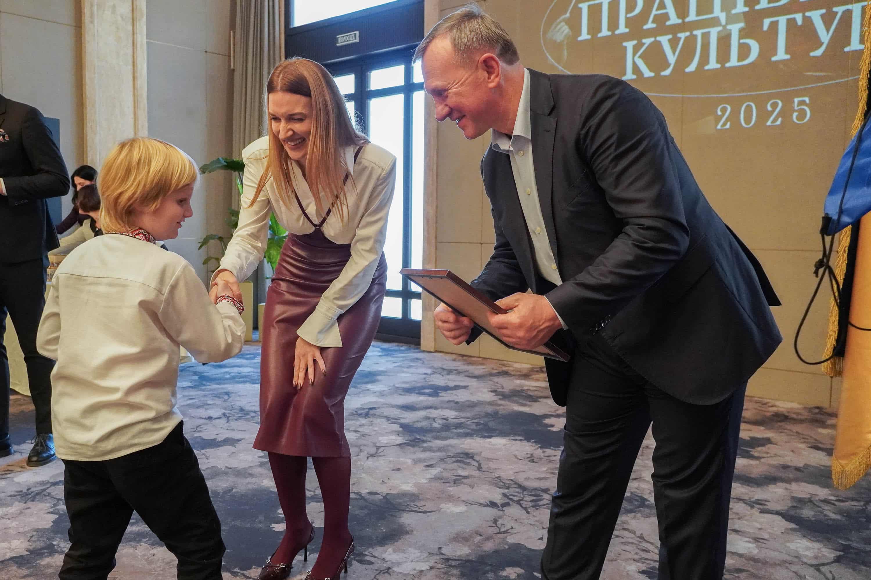 У переддень професійного свята: в Ужгороді привітали митців та діячів культури