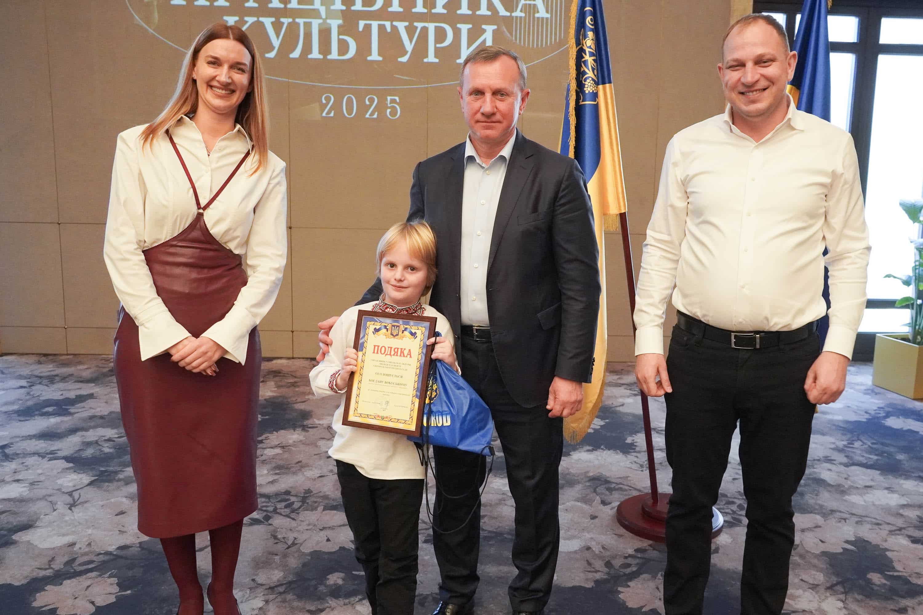 У переддень професійного свята: в Ужгороді привітали митців та діячів культури