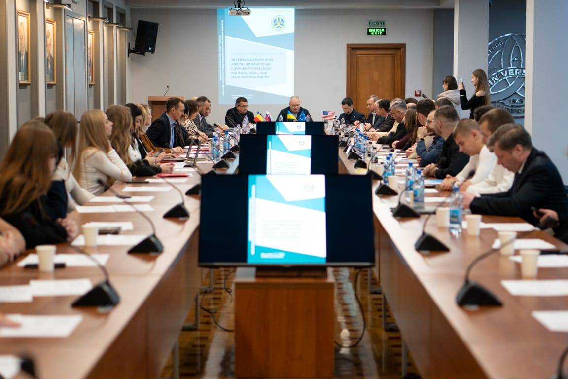 В УжНУ триває міжнародна конференція про реакцію світу на російсько-українську війну