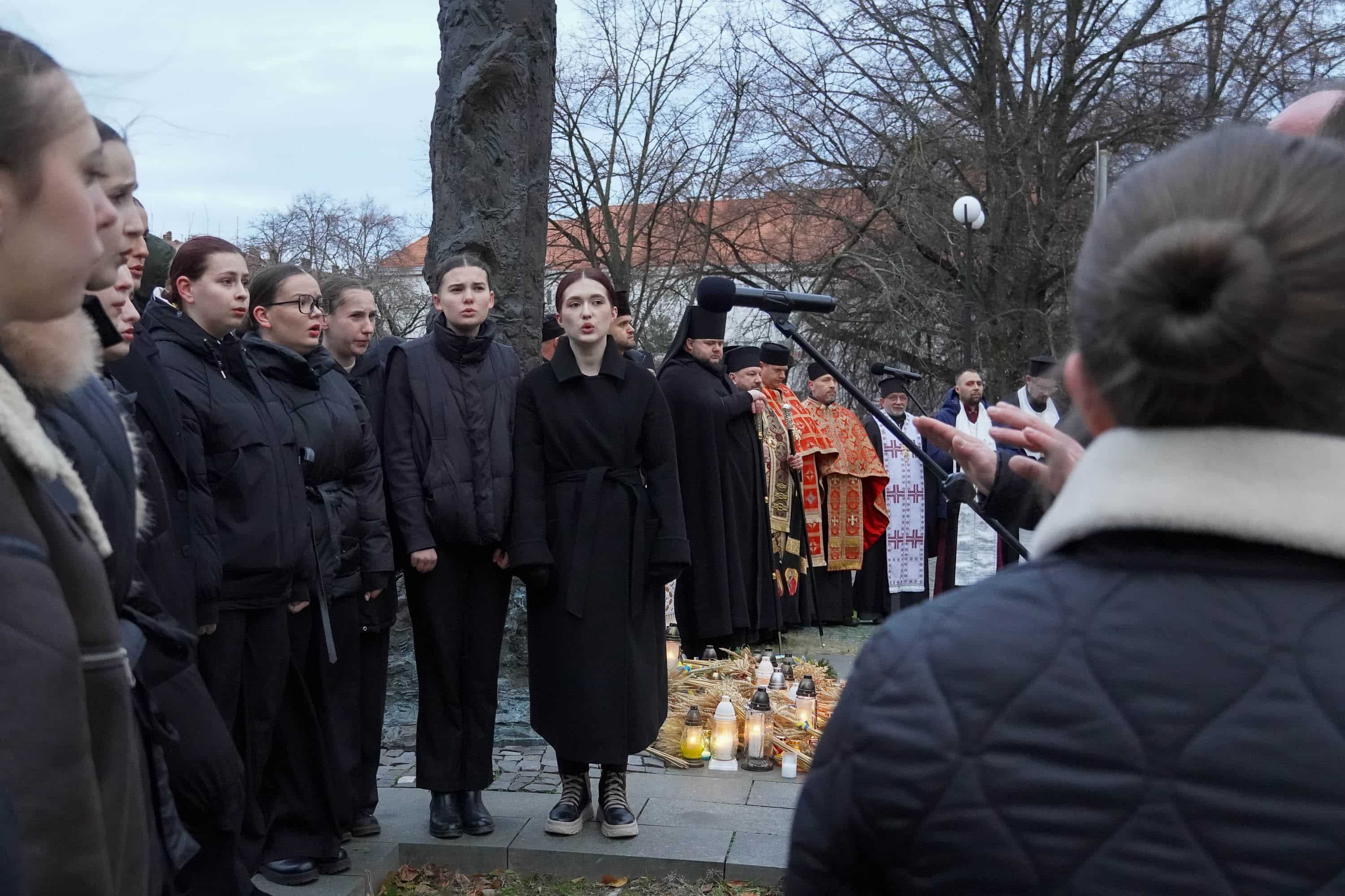 В Ужгороді вшанували пам'ять жертв Голодоморів
